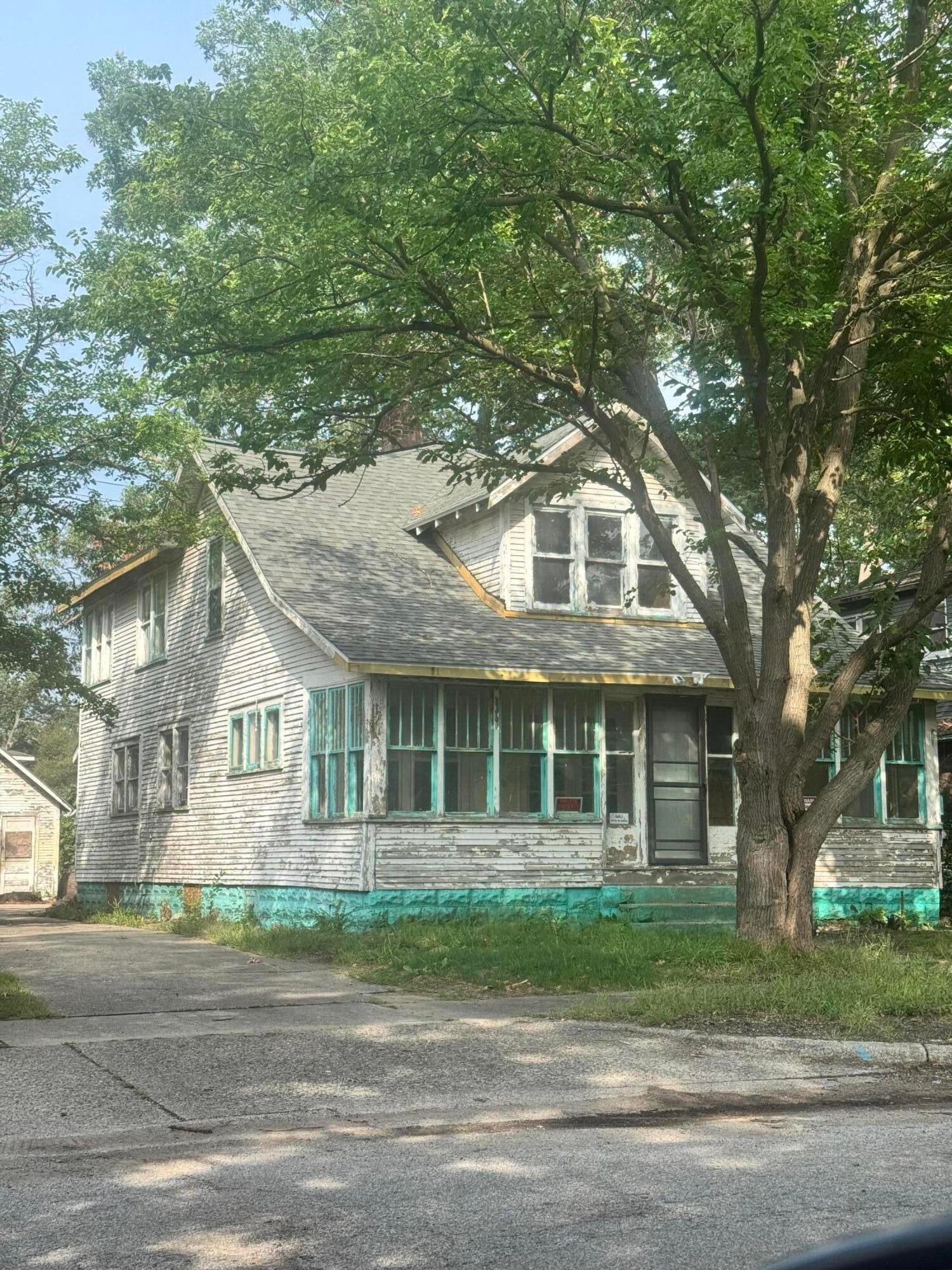 2405 Howden Street — photo