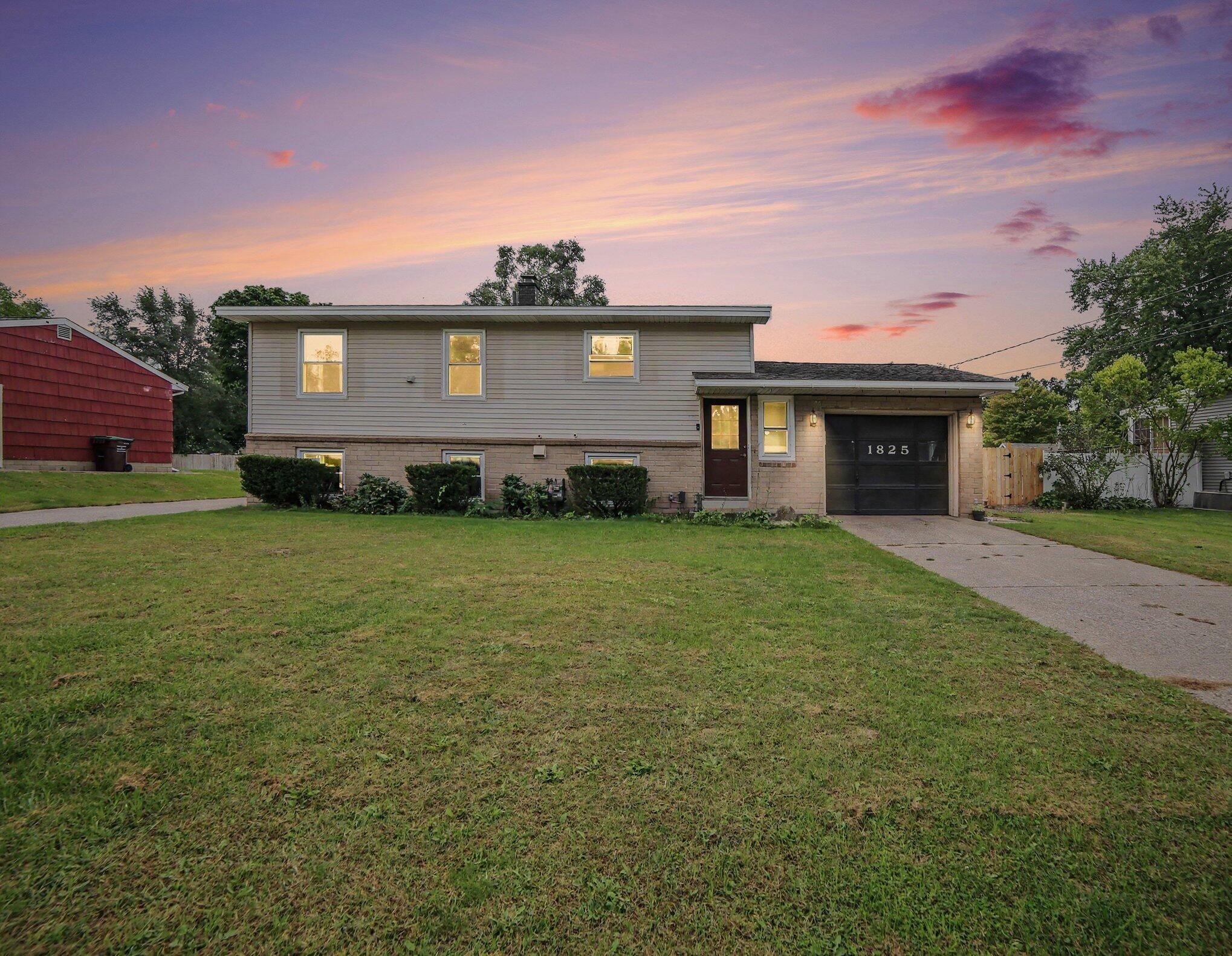 1825 Oak Park Drive — photo