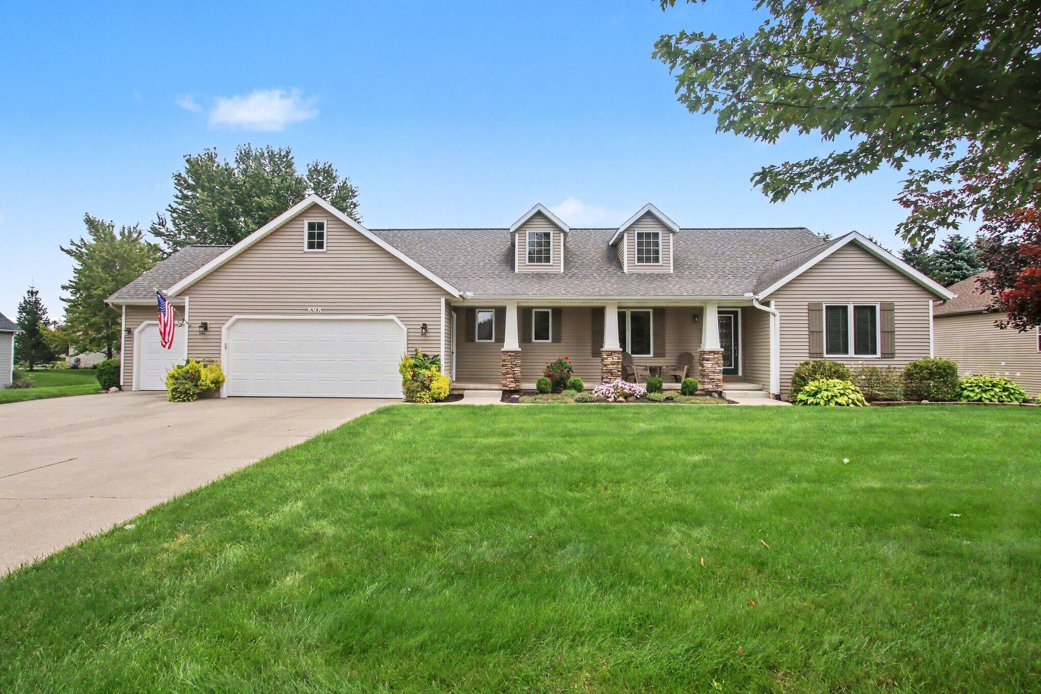 898 Mid Bluff Drive — photo