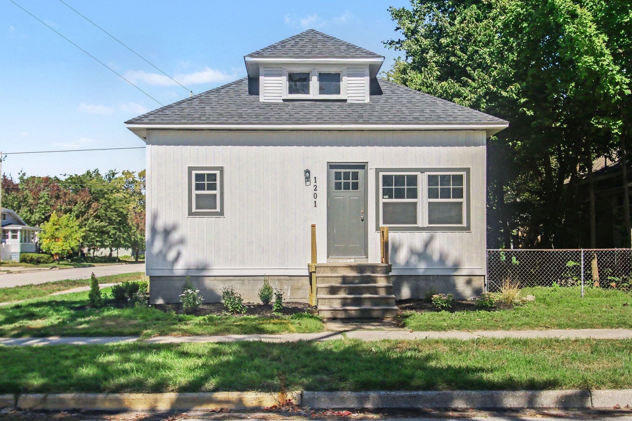 1201 Slayton Avenue — photo