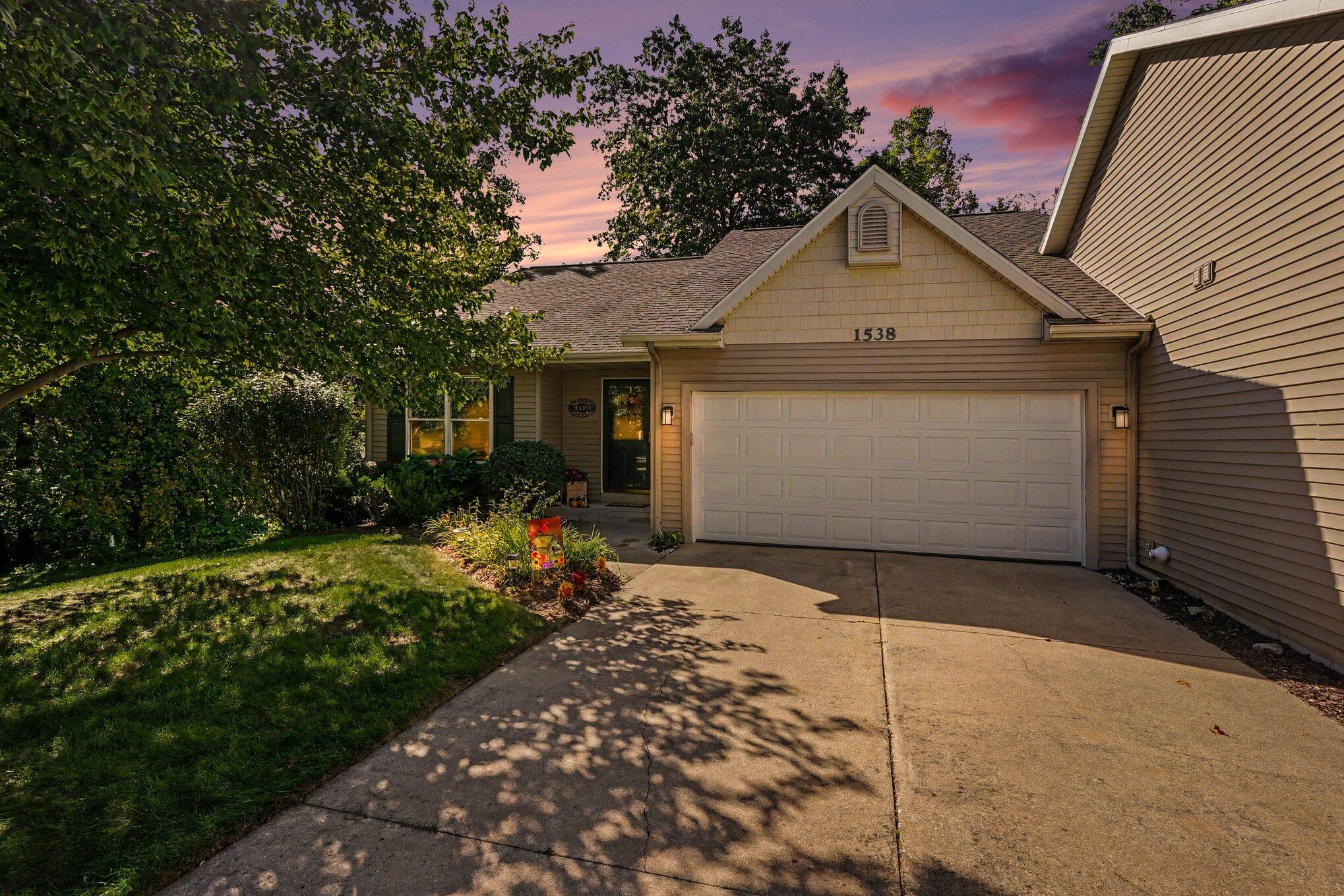 1538 Beechtree Cmns Unit: 13 — photo