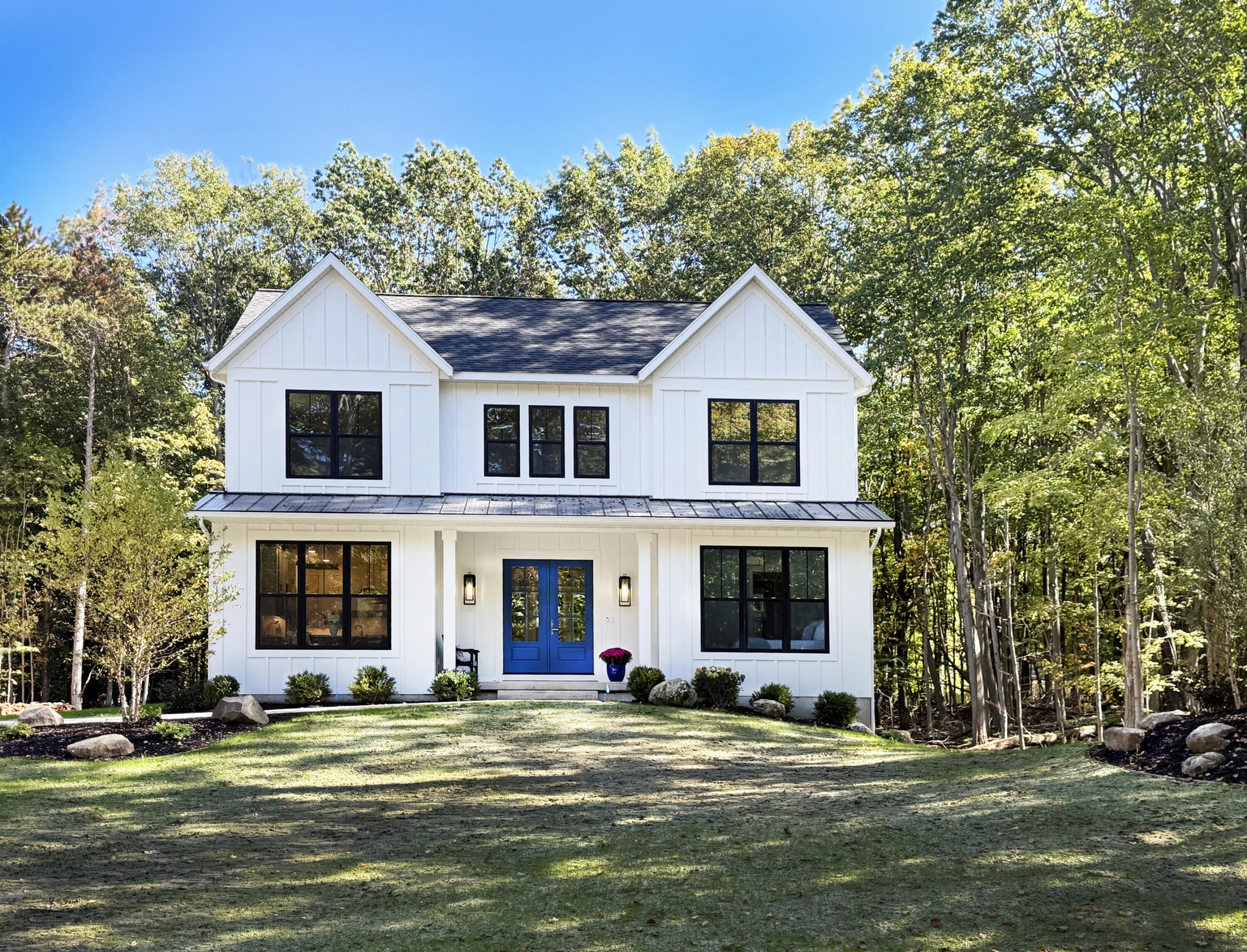 2329 Lakeshore Drive — photo
