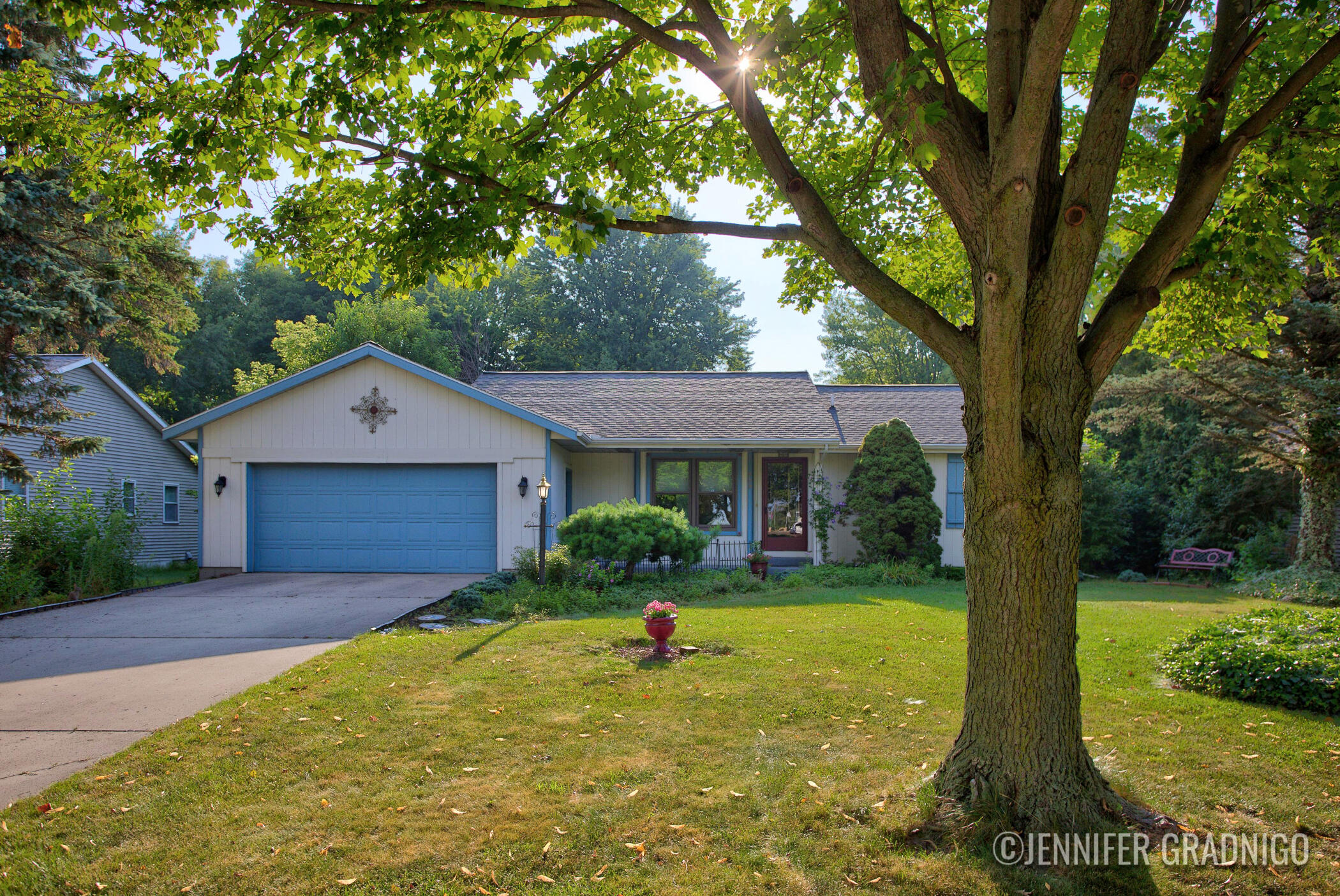 909 Ottawa Avenue — photo