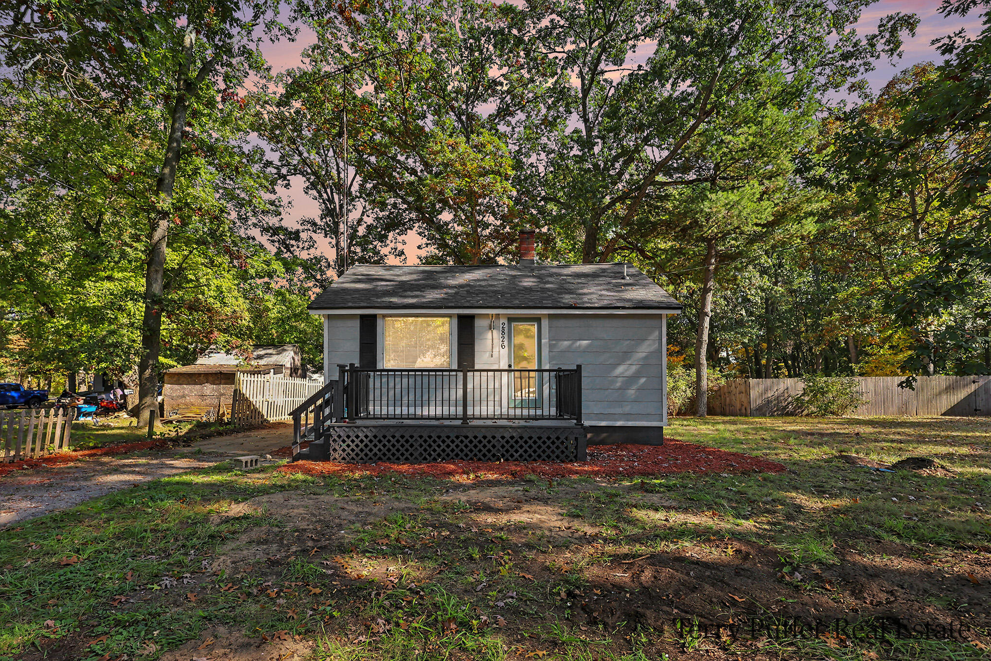 2826 Debaker Road — photo