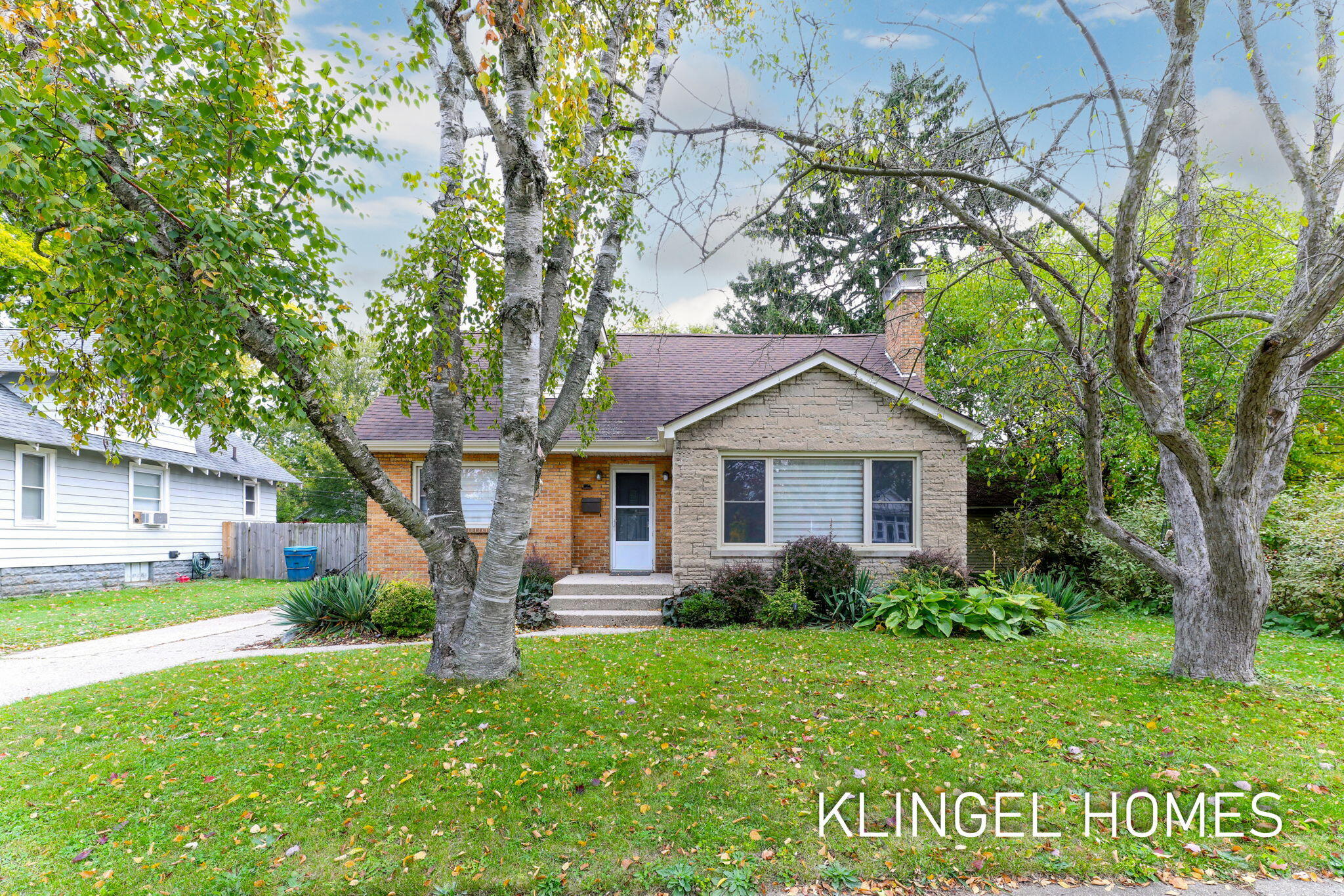 1054 W Larch Avenue — photo