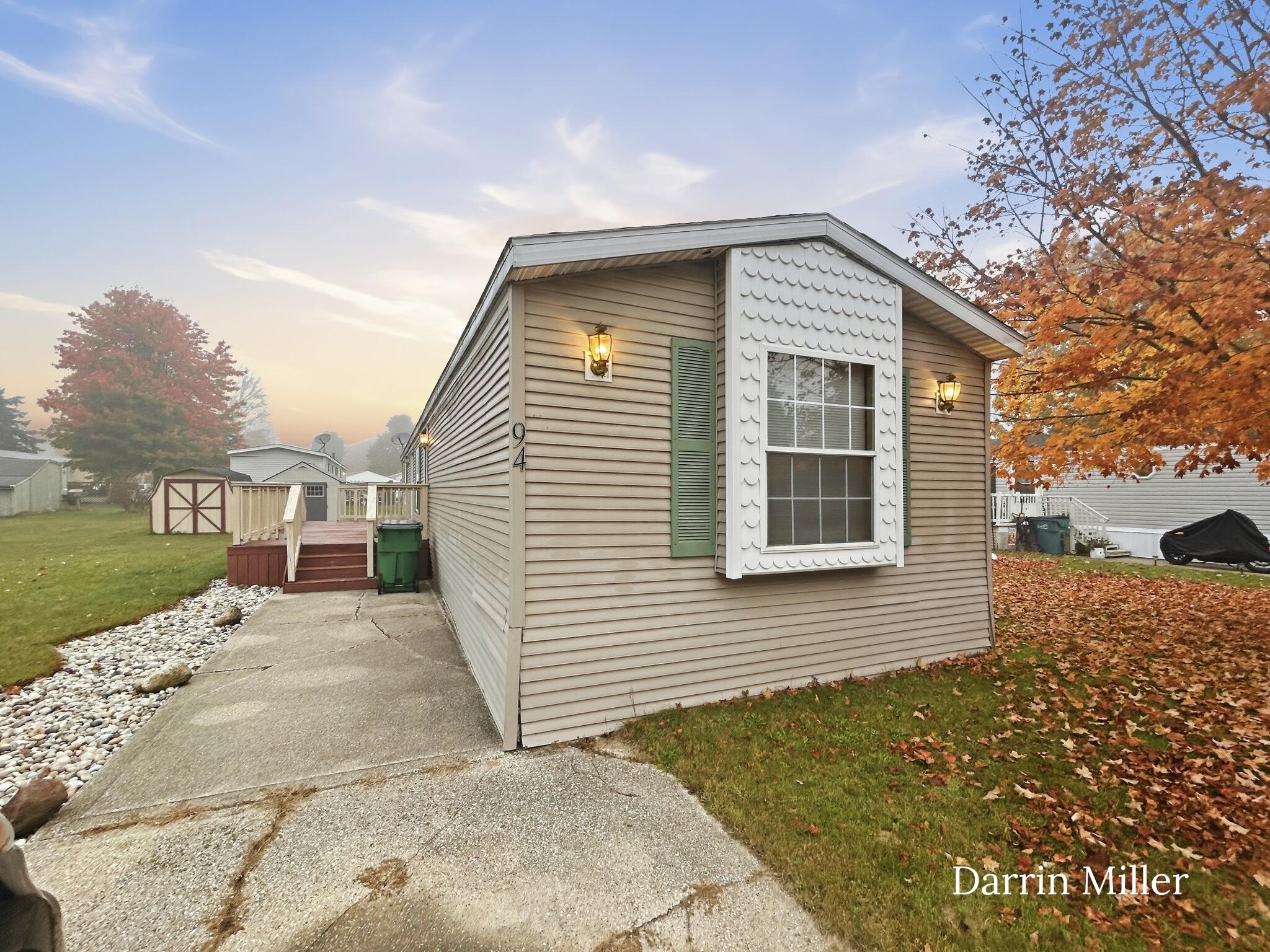 94 Maple Court — photo