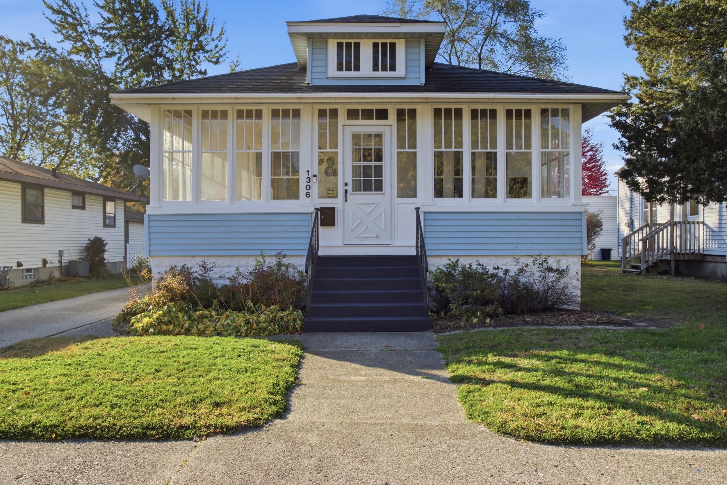 1306 Grant Avenue — photo
