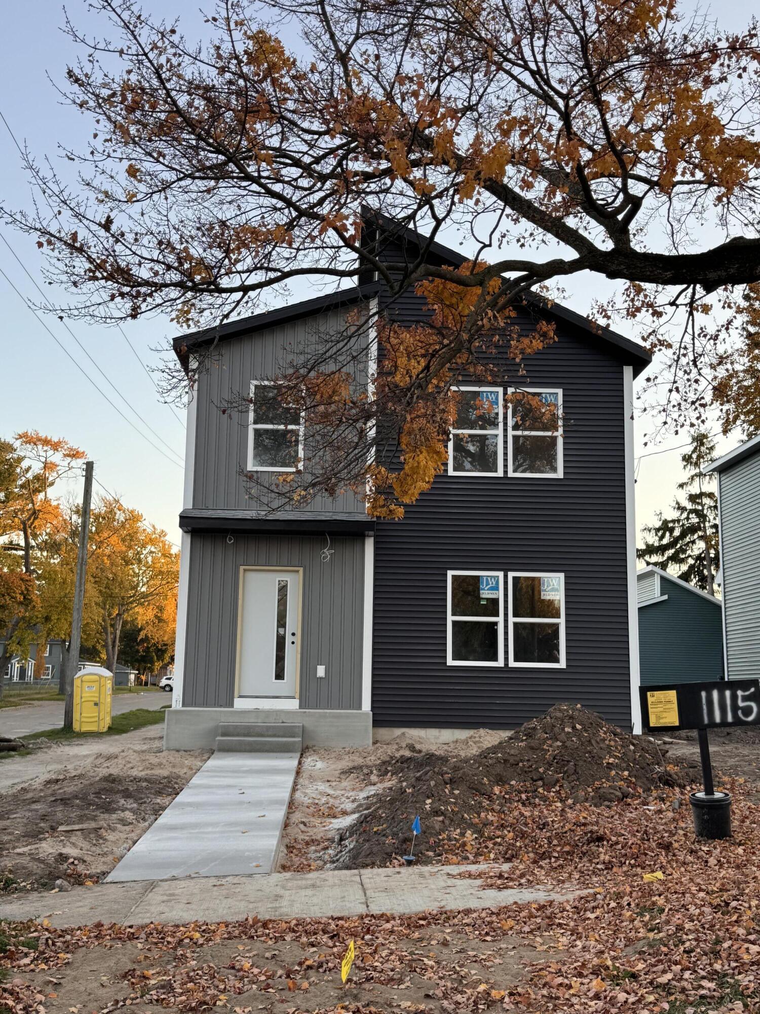 1115 W Grand Avenue — photo