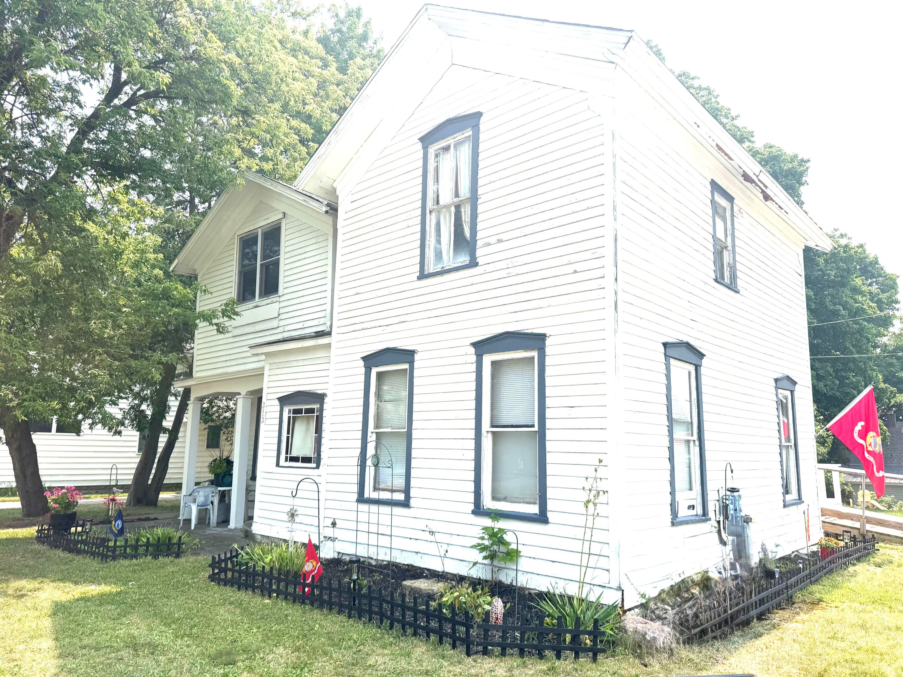 313 W 6th Street — photo