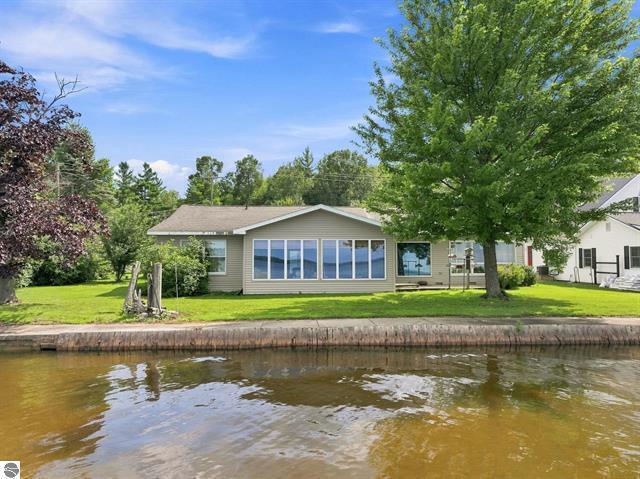 5403 E M 55 — photo