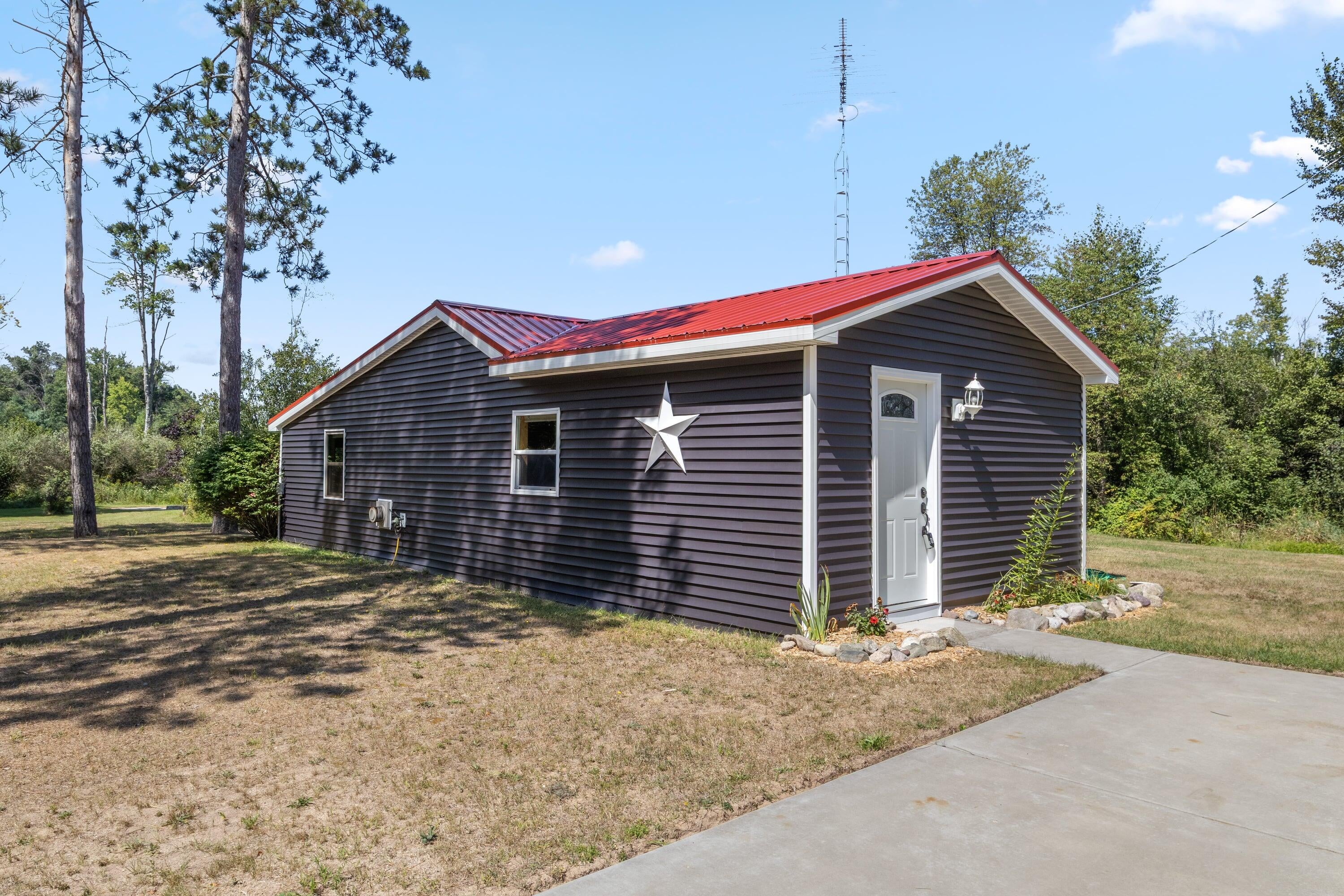 2029 E 6 Mile Road — photo