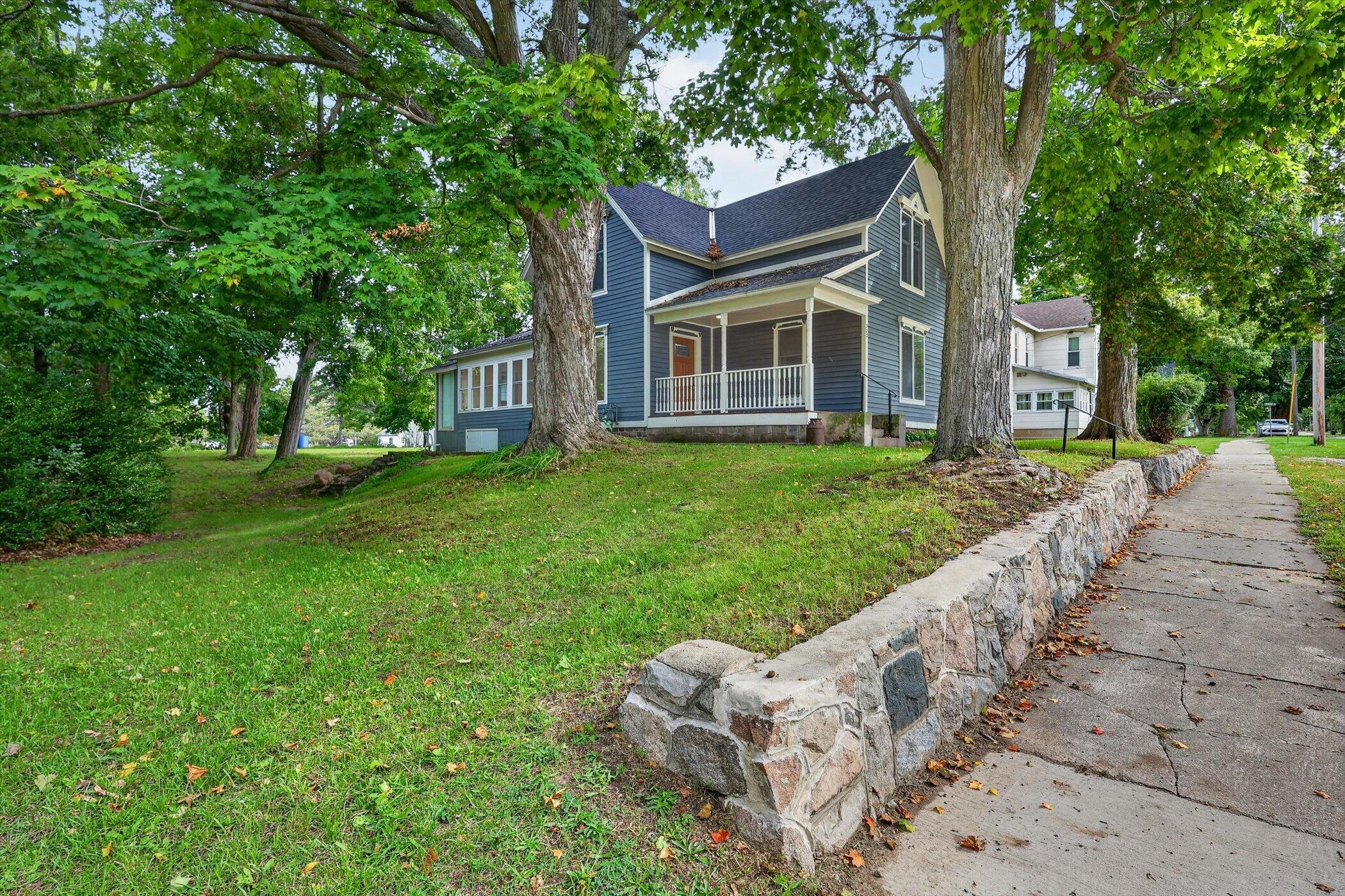323 E Main Street, Maple Rapids, MI 48853 — photo 3
