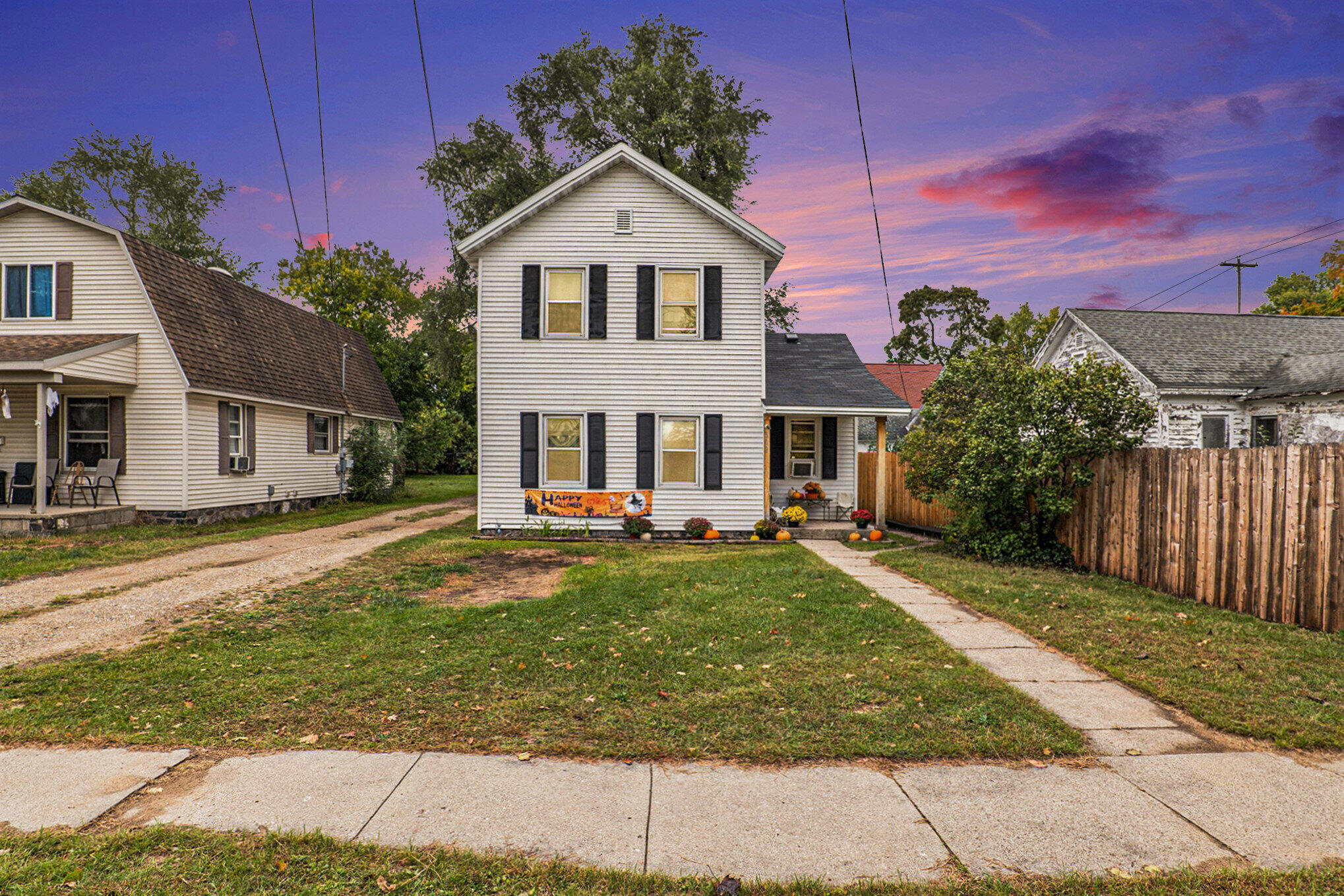 302 W Charles Street — photo