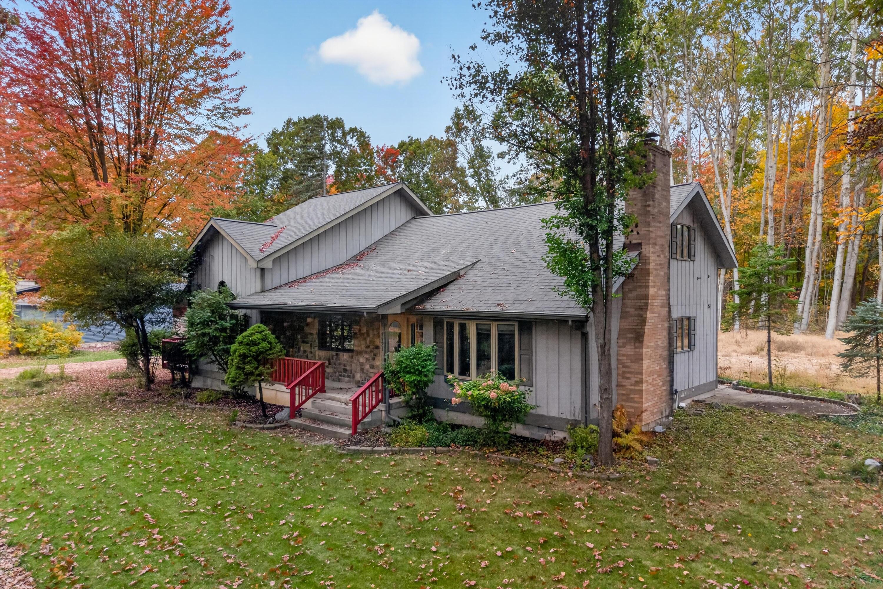 7724 W Lake Drive — photo
