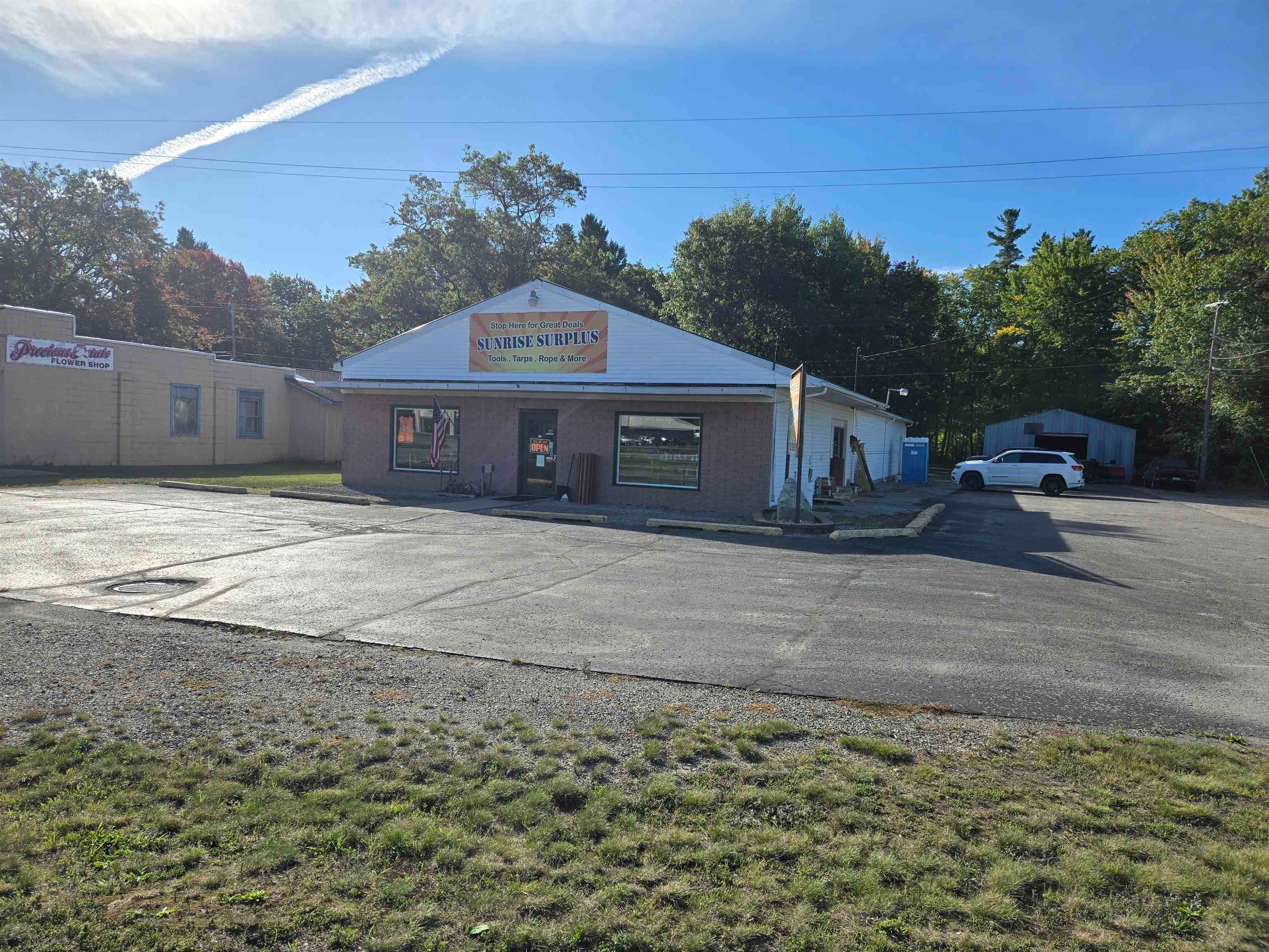1784 N US-23 — photo