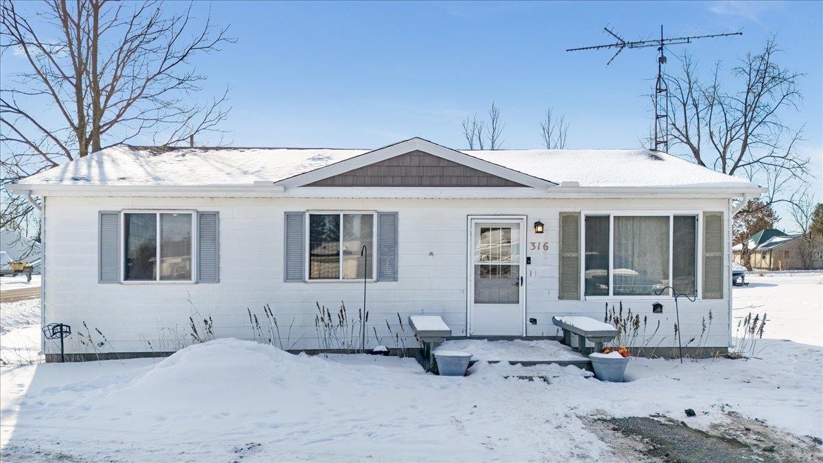 316 E Main, Hale, MI 48739 — photo 2