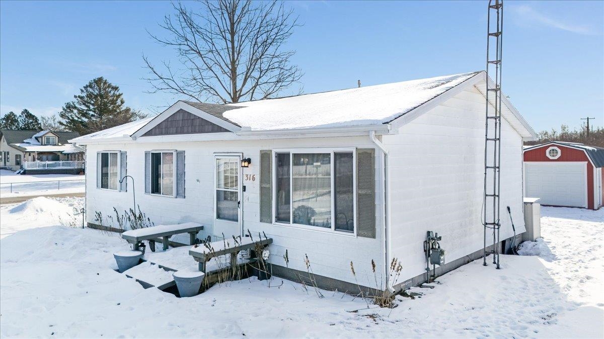 316 E Main, Hale, MI 48739 — photo 3