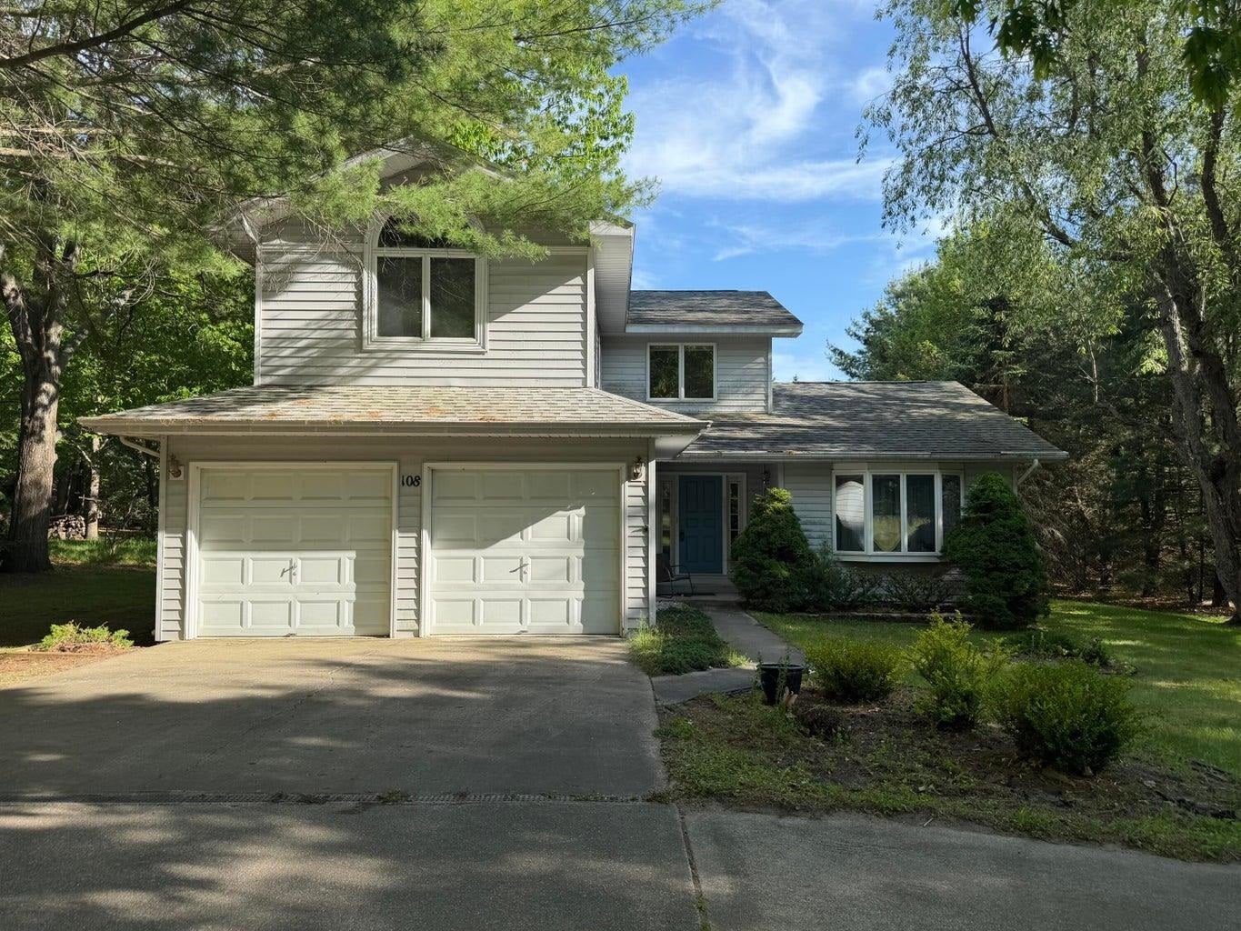 108 Carpenter Boulevard — photo