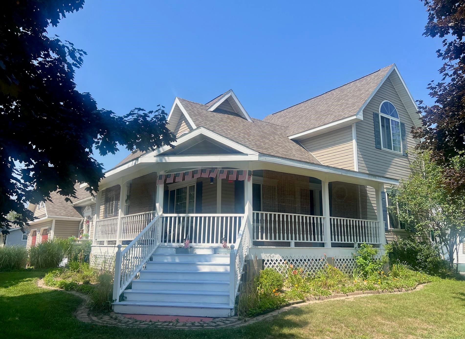 200 W Franklin Street — photo