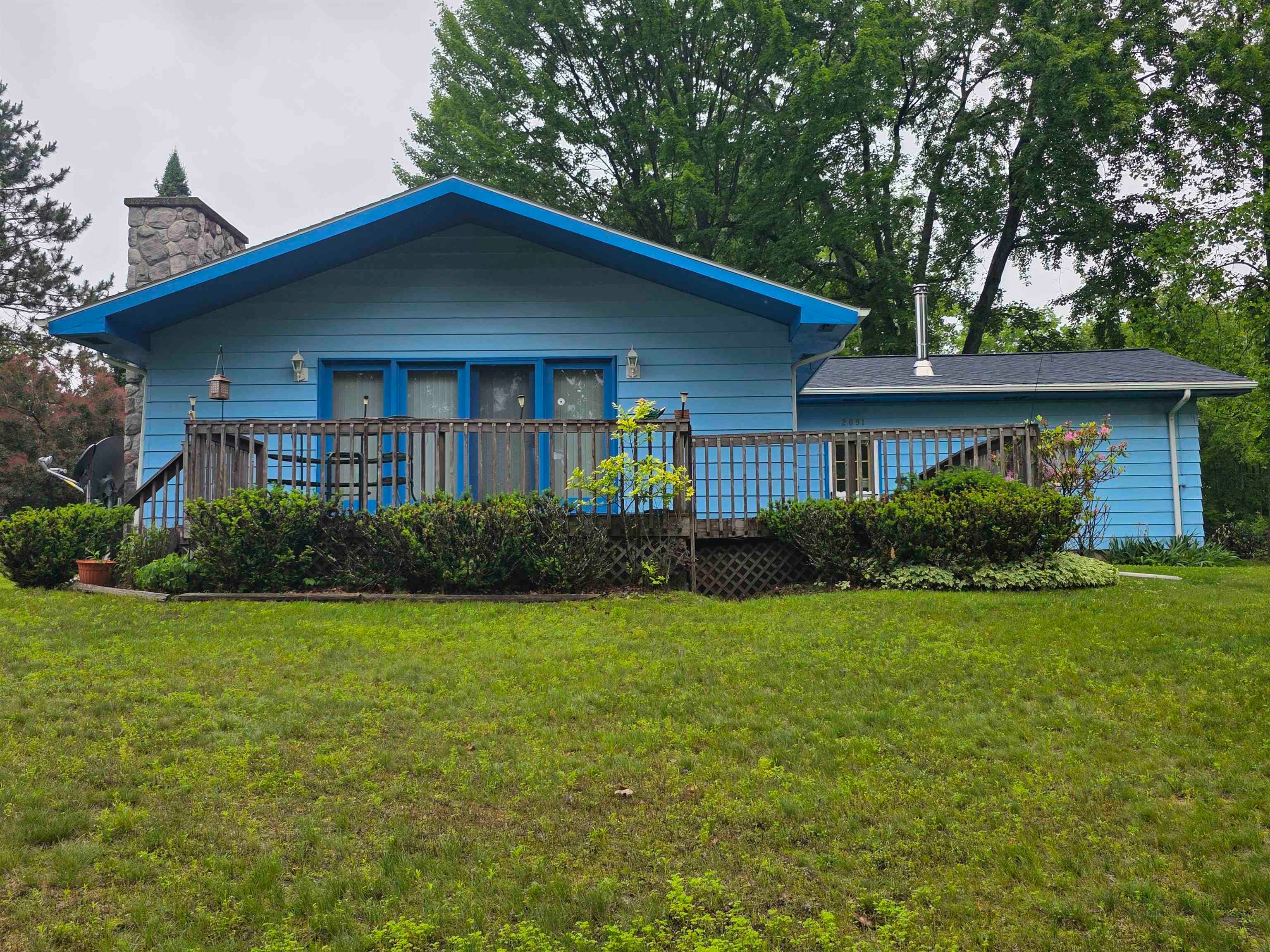 2091 Lakeside Drive — photo
