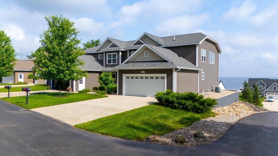 4876 W Houghton Lake Drive — photo