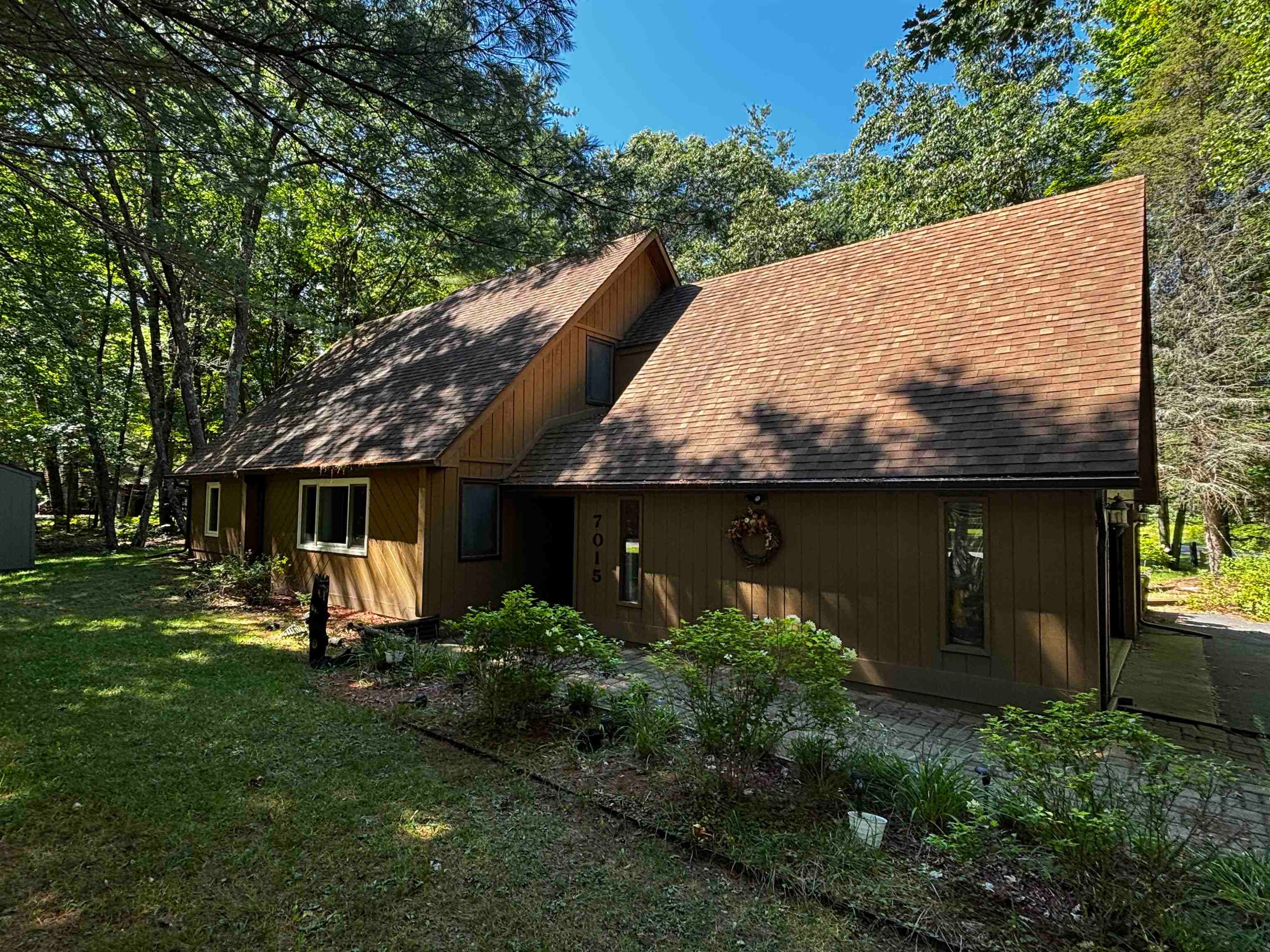 7015 Huntington Drive — photo