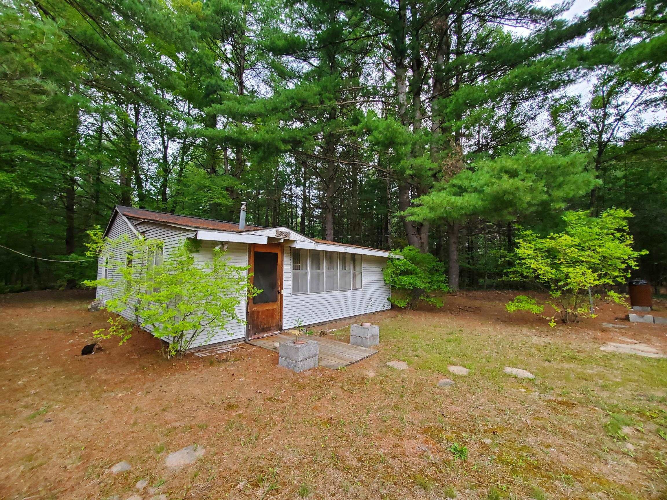 888 W Greenwood Road — photo