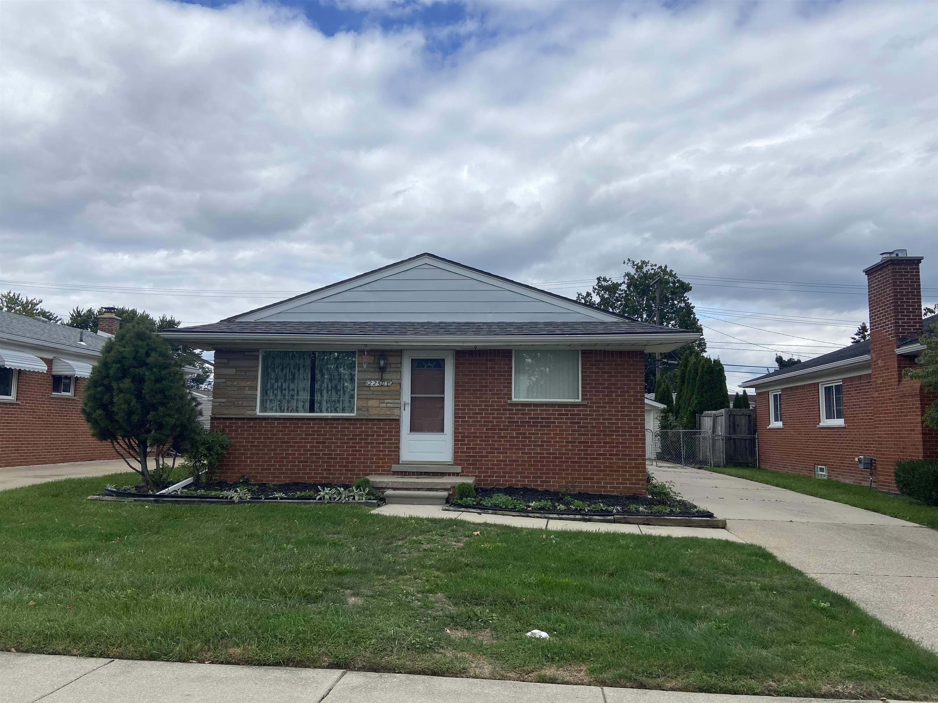 22501 Visnaw — photo
