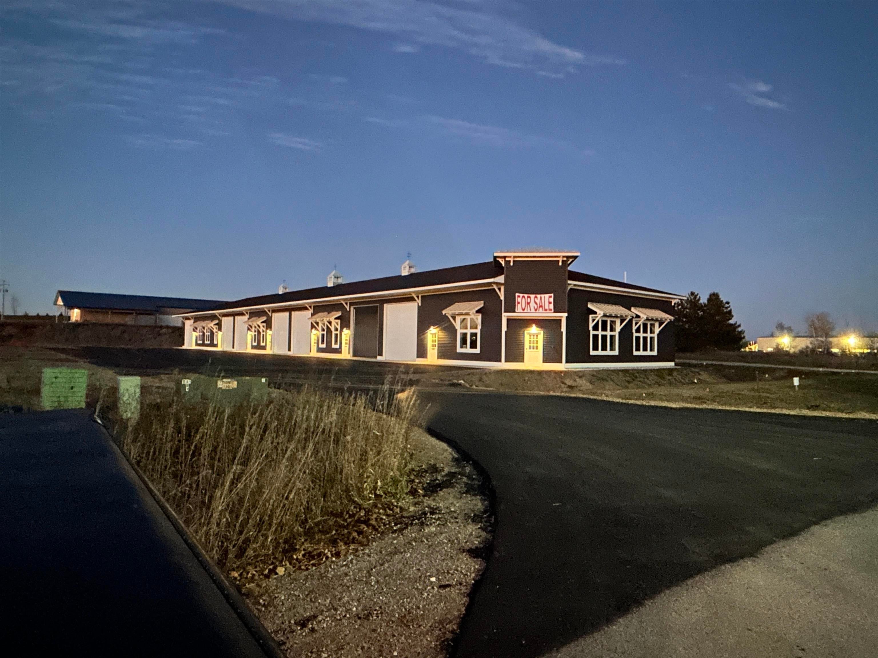 6365 N Railway — photo
