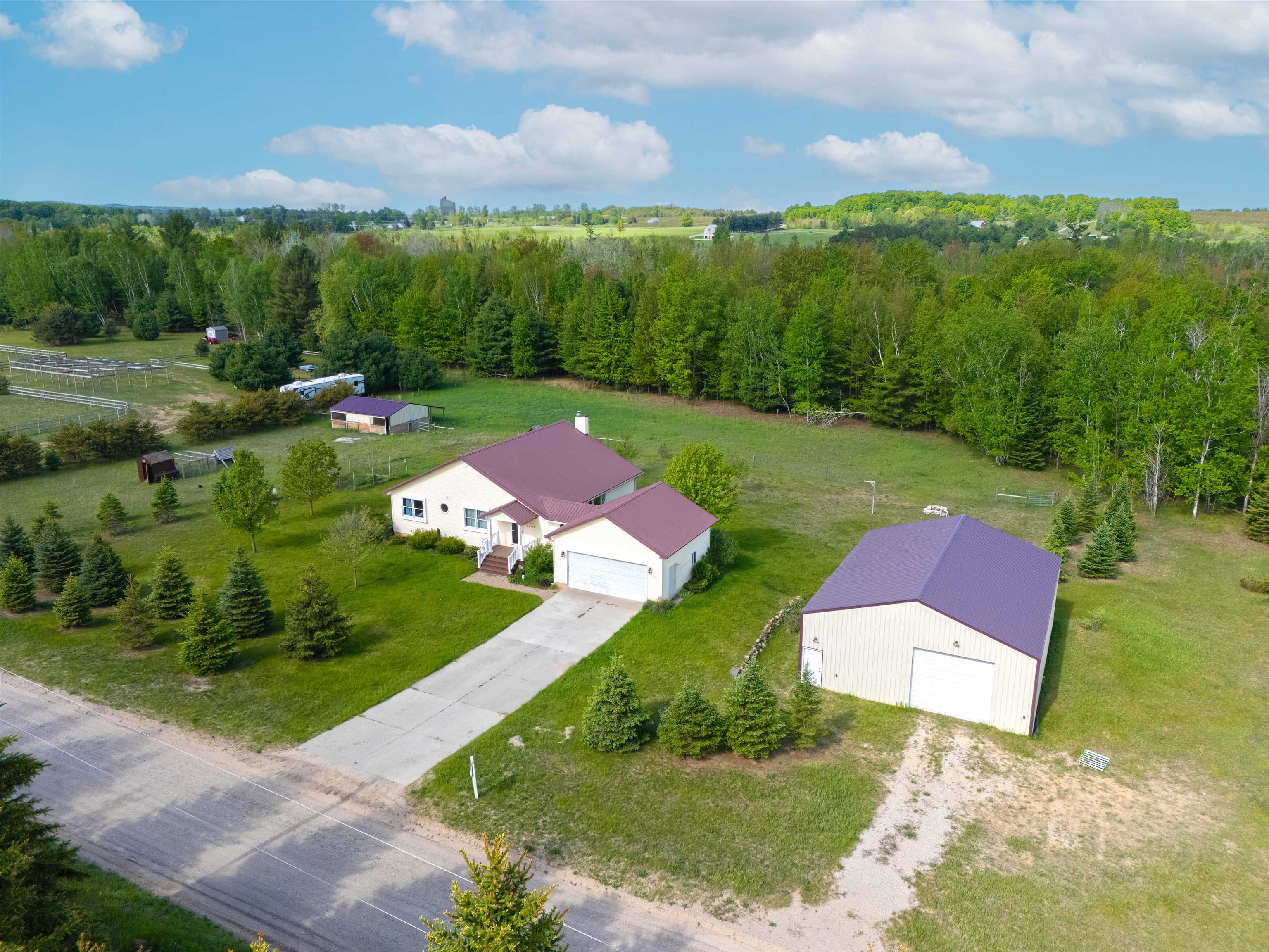 7495 Bennett Road — photo