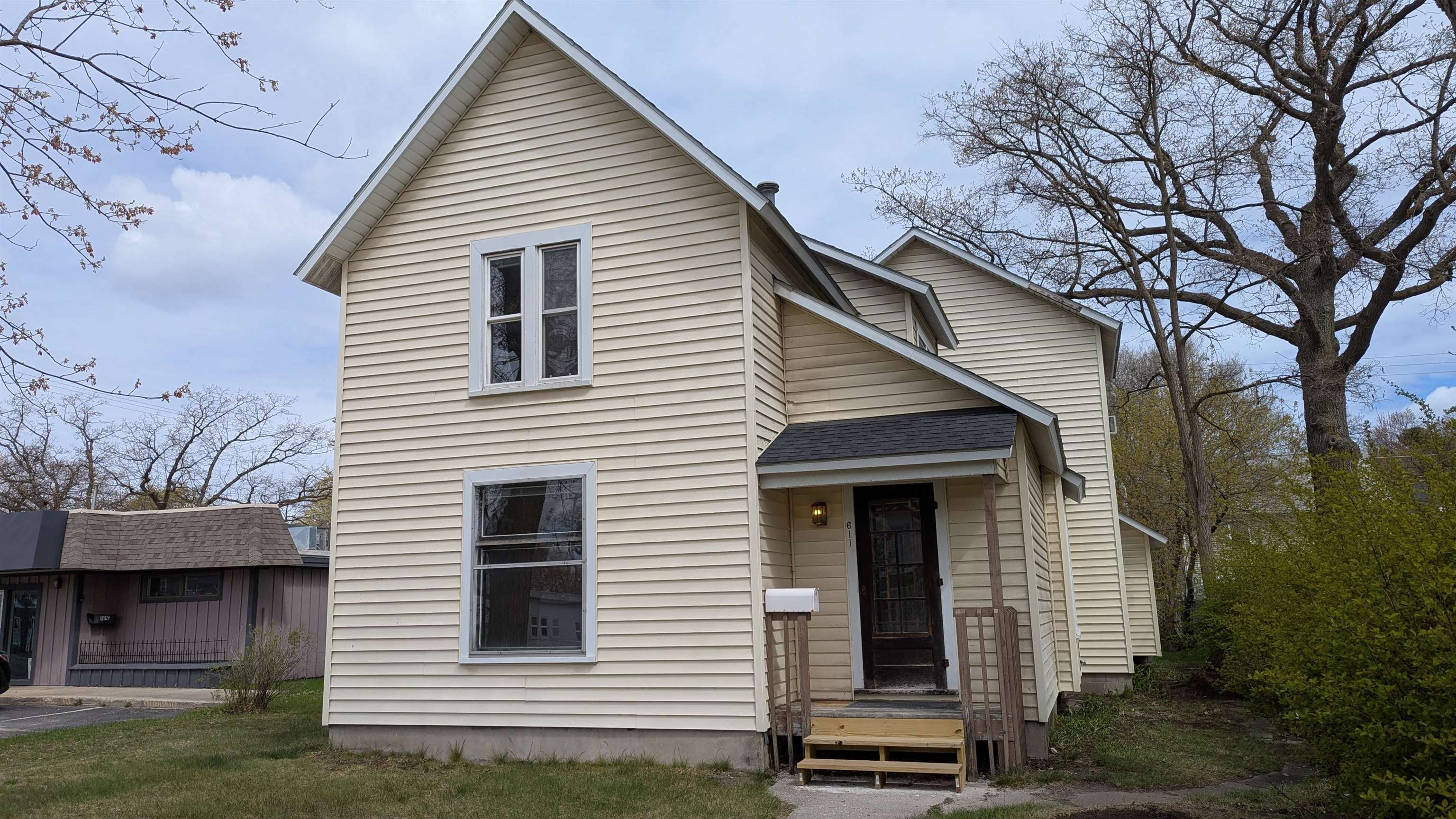 611 E Eighth Street — photo