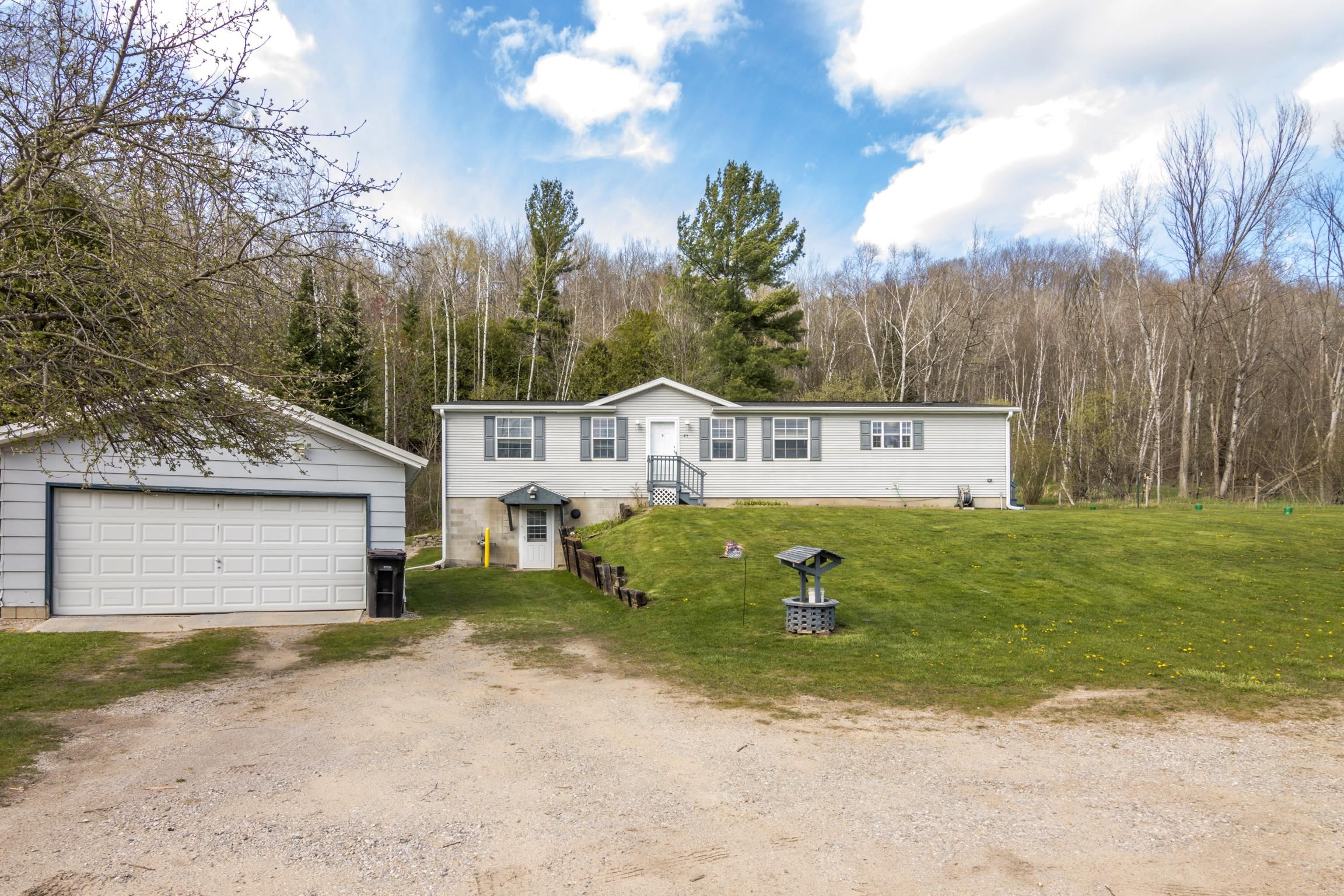 25 E River Road — photo