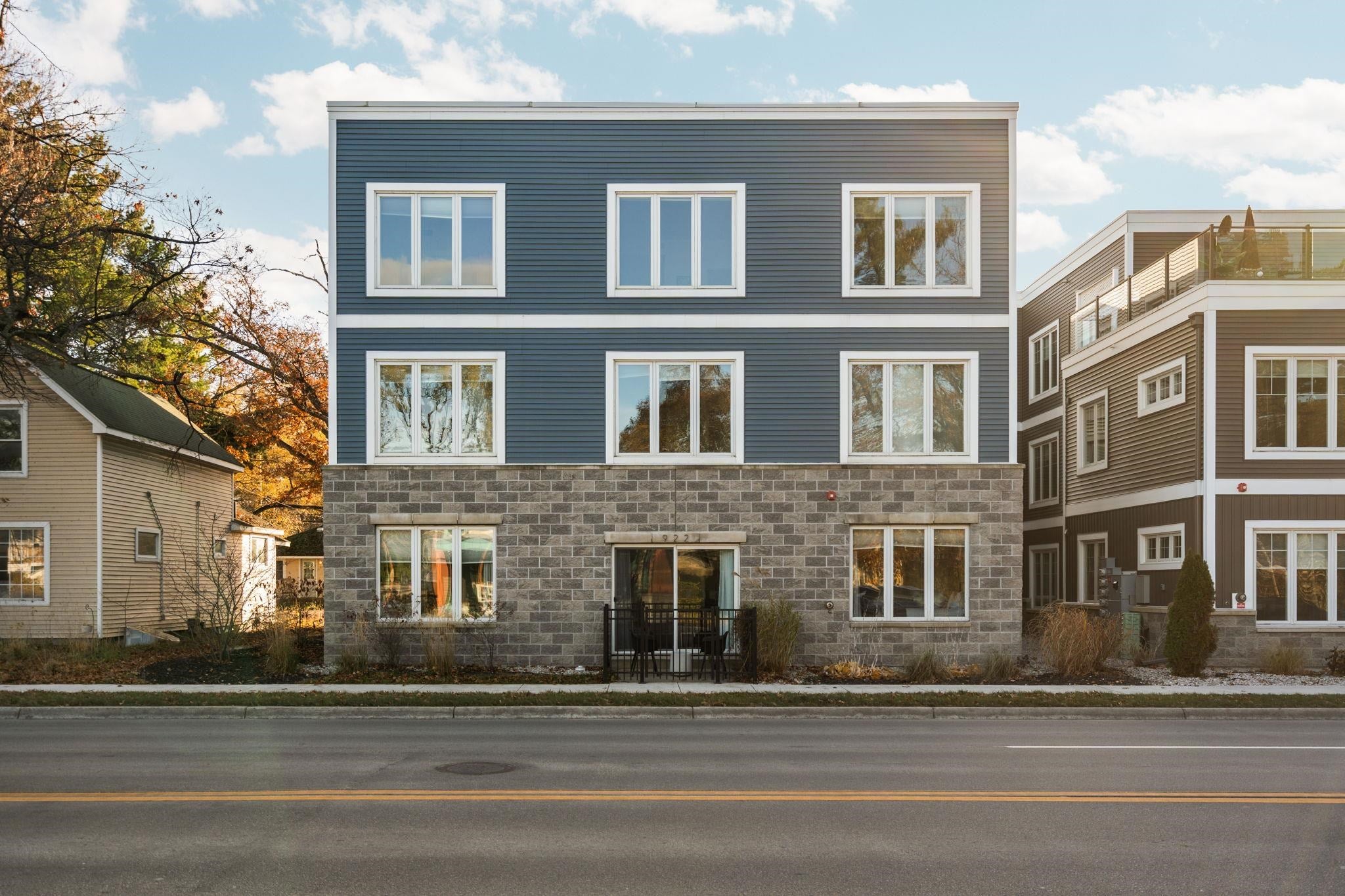 922 E Front Street — photo