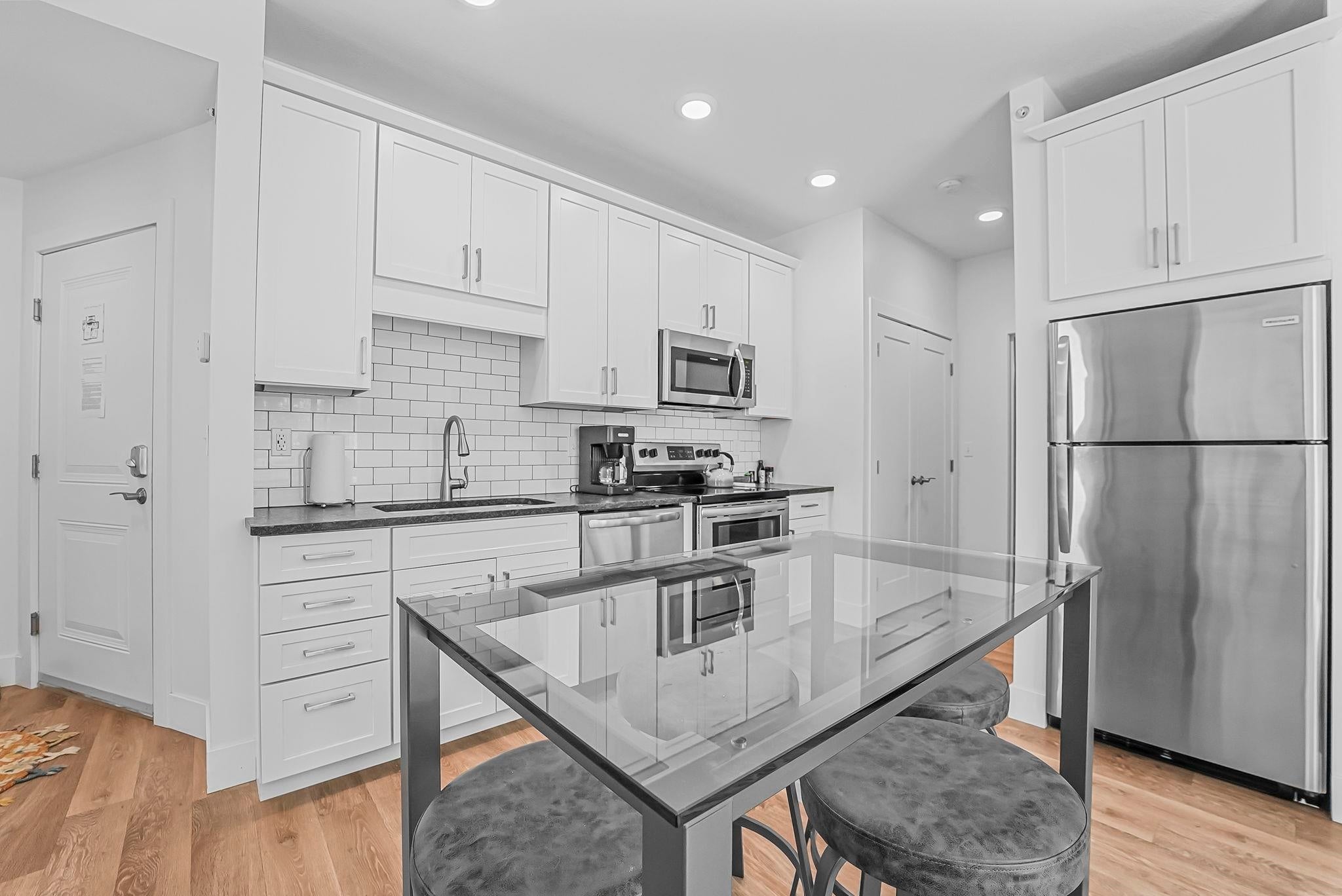 135 E Eighth Street — photo
