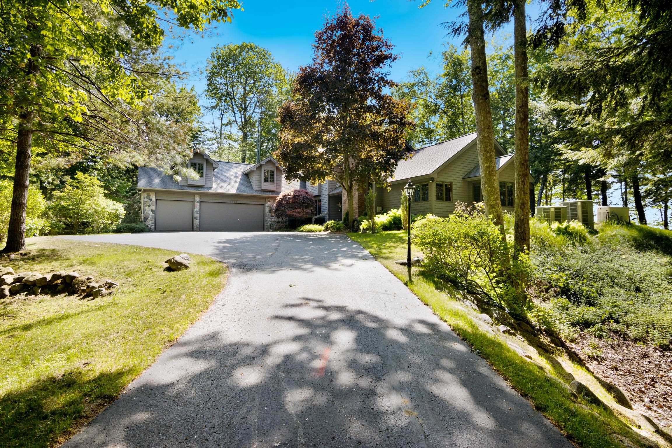 1143 Bay View Drive — photo