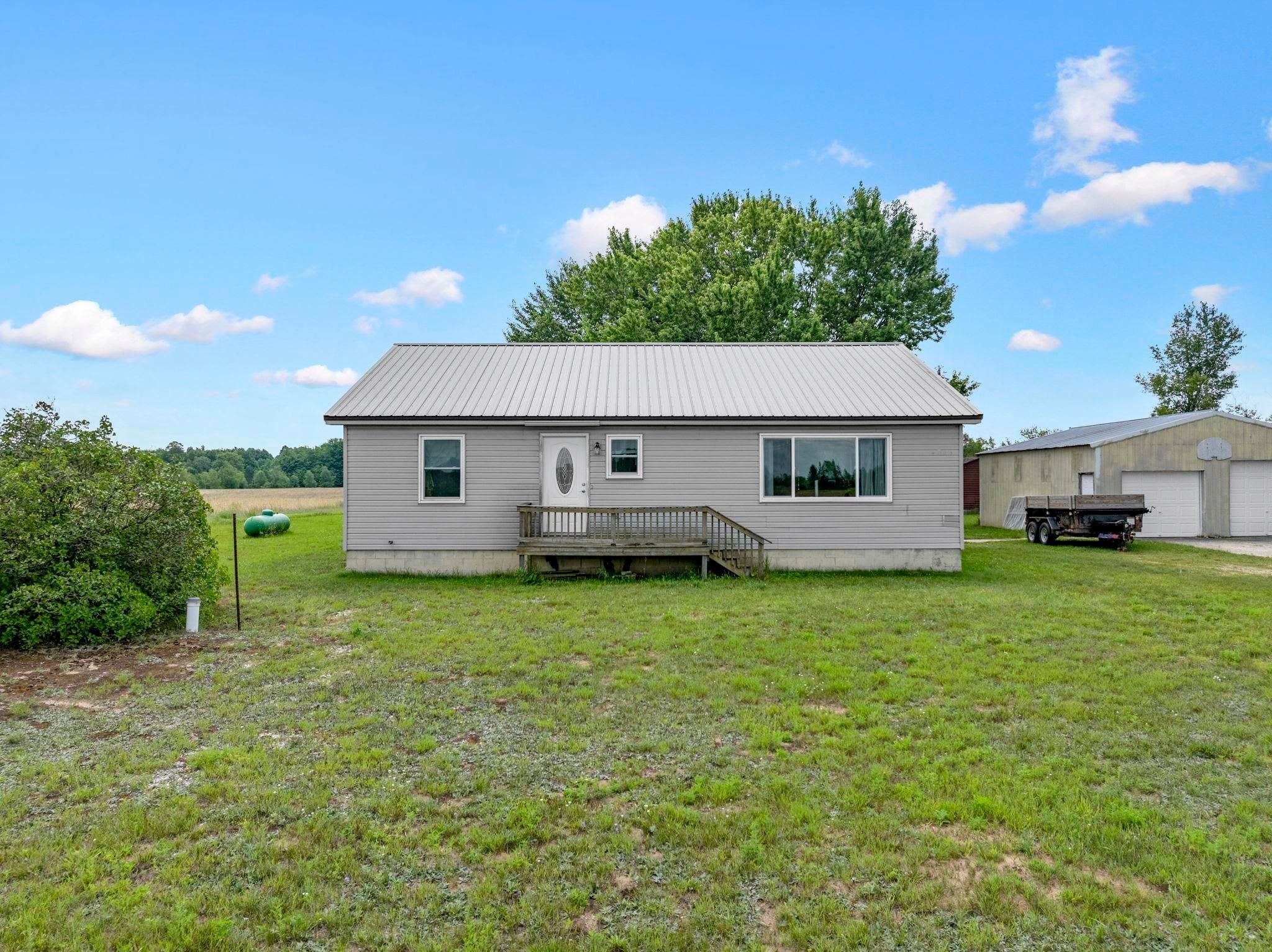 6268 E M-72 — photo