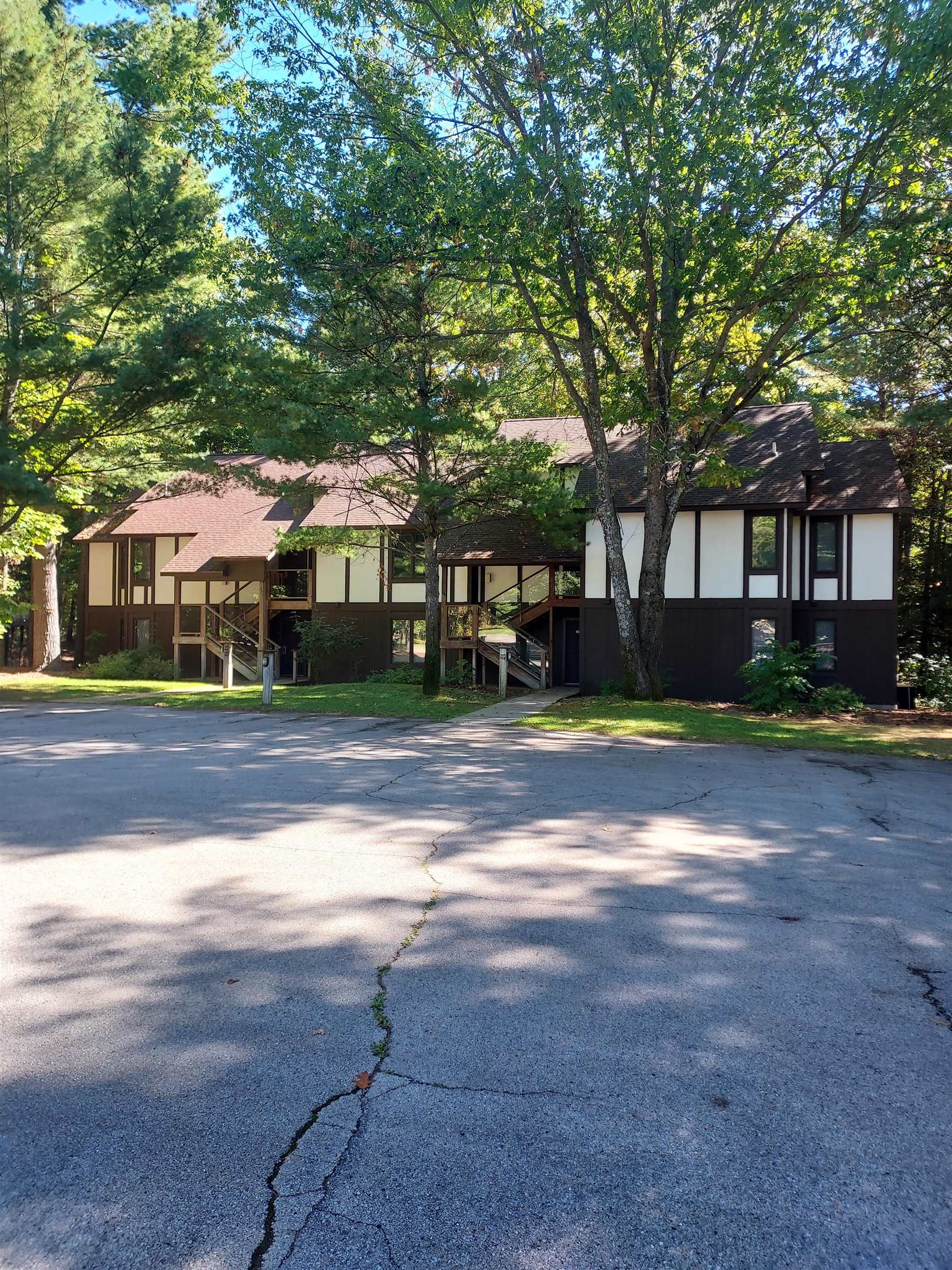 6493 Deer Path — photo