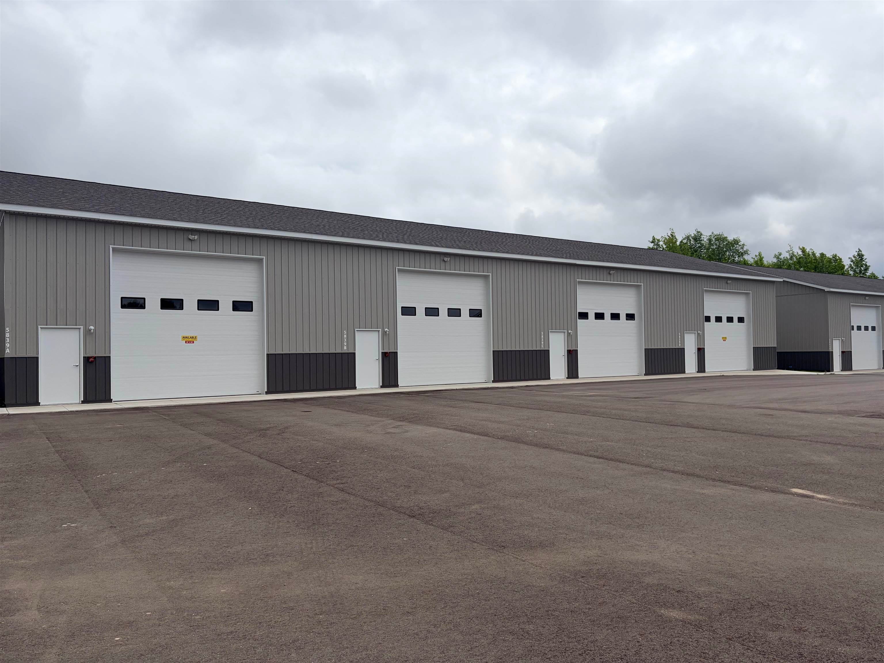 5839 Storage Loop Drive — photo