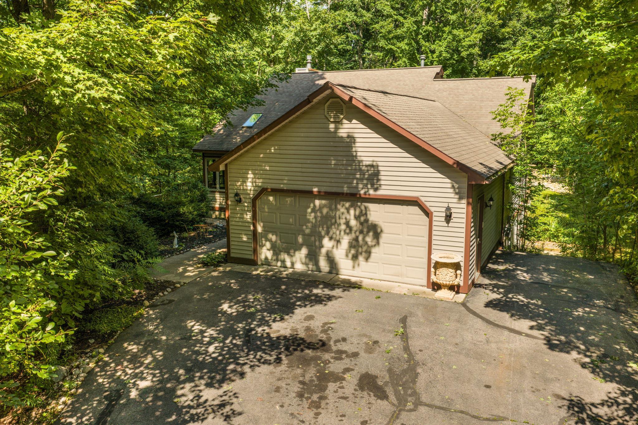 8433 Forest Court — photo