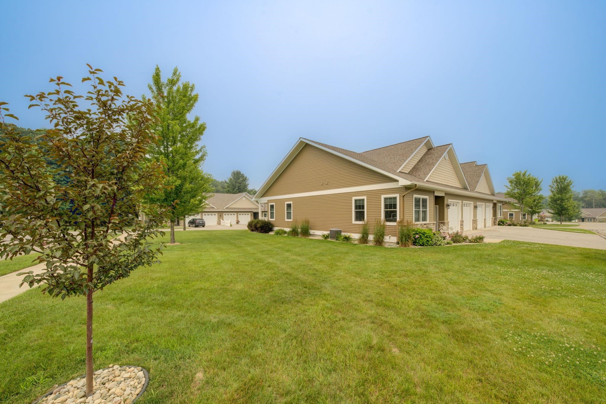 2235 Chelsea Lane — photo