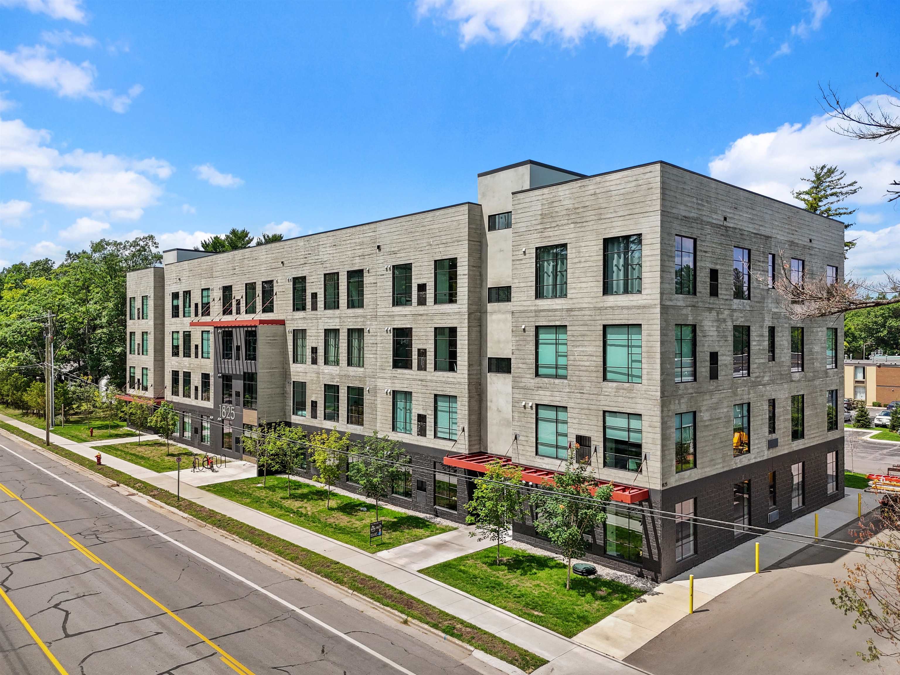 1825 E Eighth Street — photo