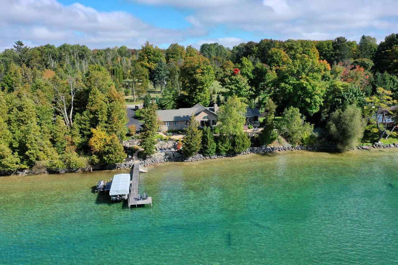 4595 NE Torch Lake Drive — photo