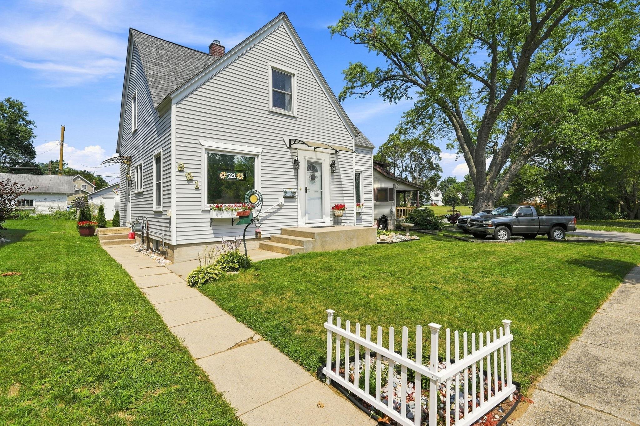 521 E Chapin Street — photo
