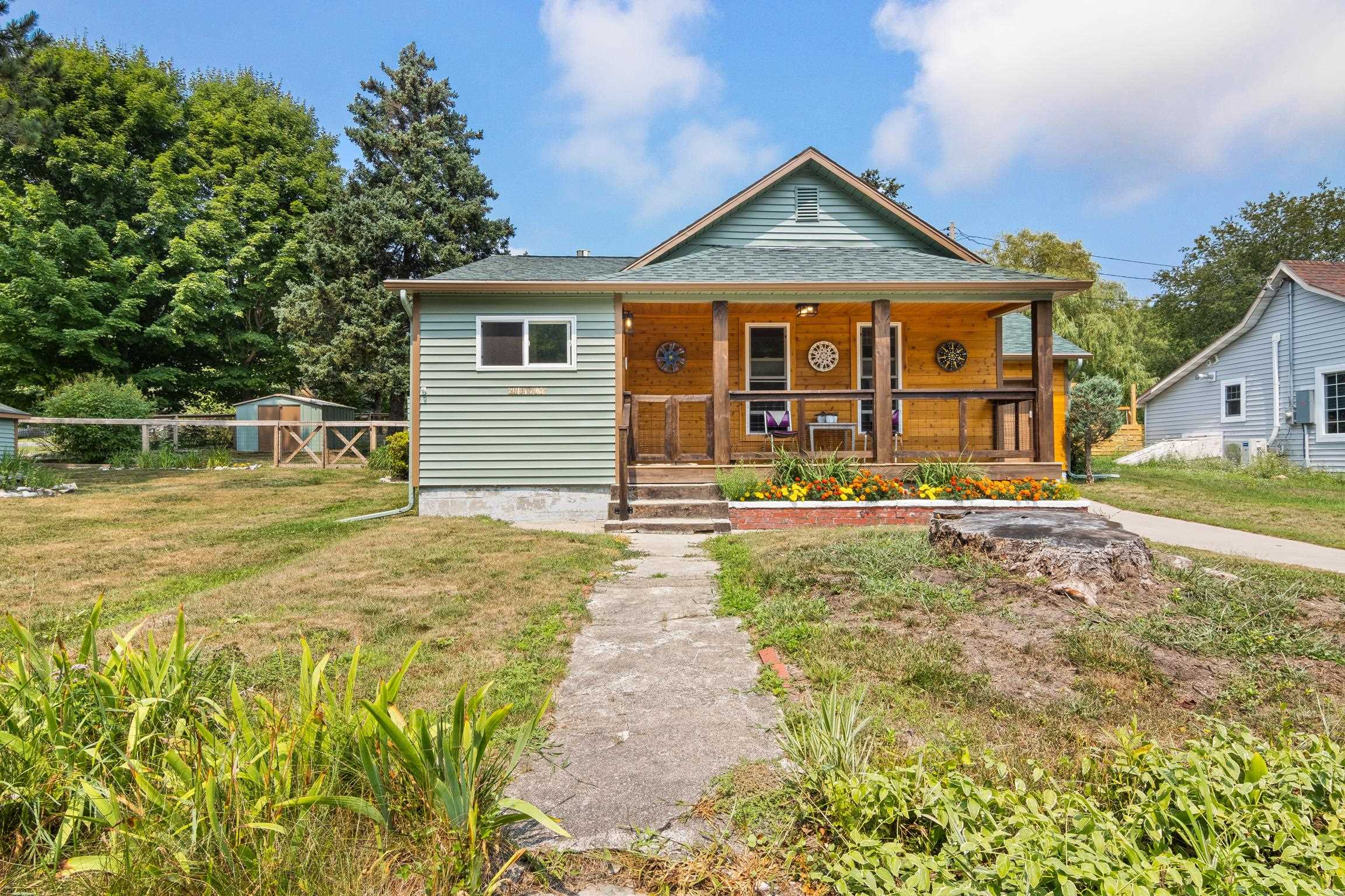 915 Elm Street — photo