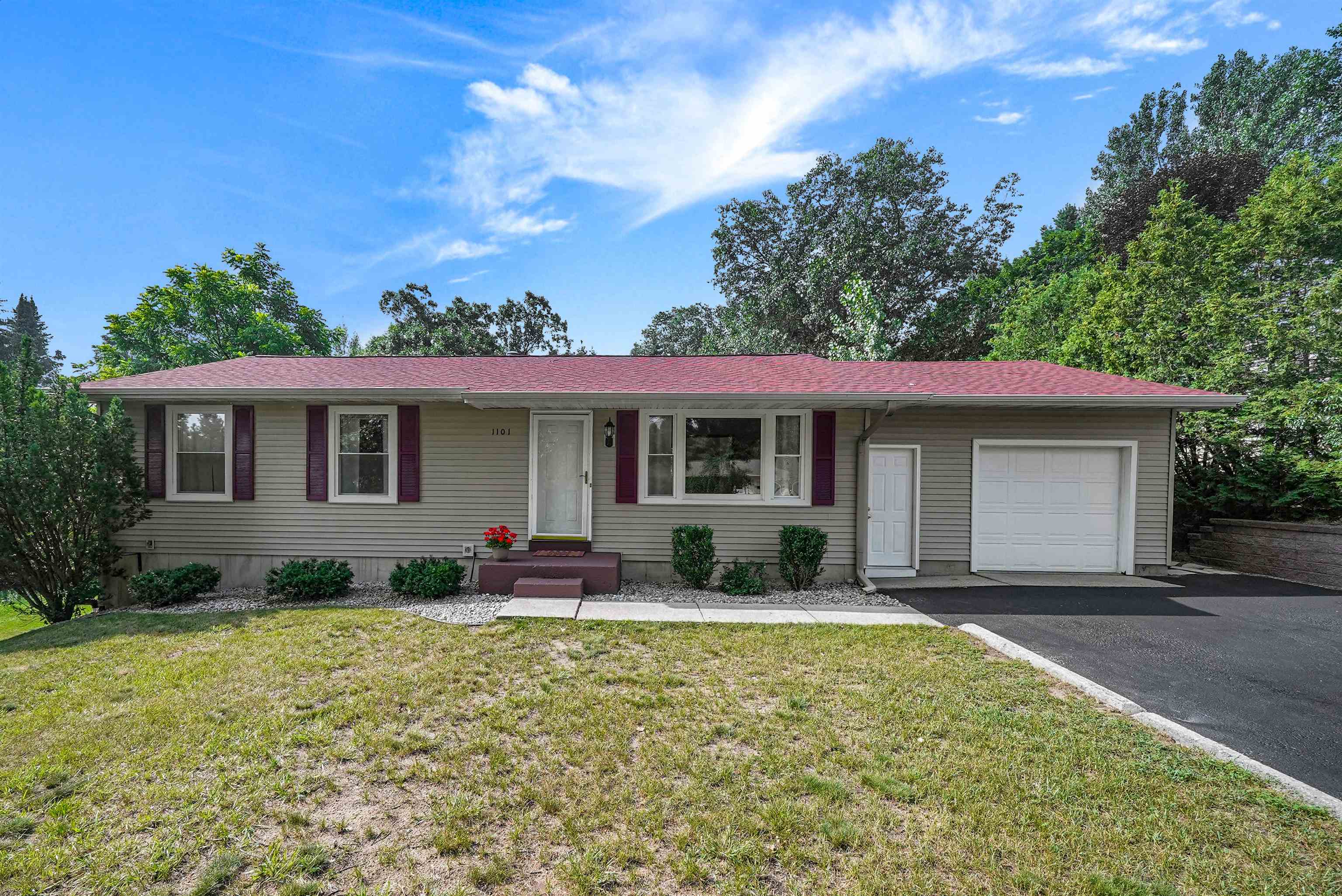 1101 Knoll Crest Court — photo