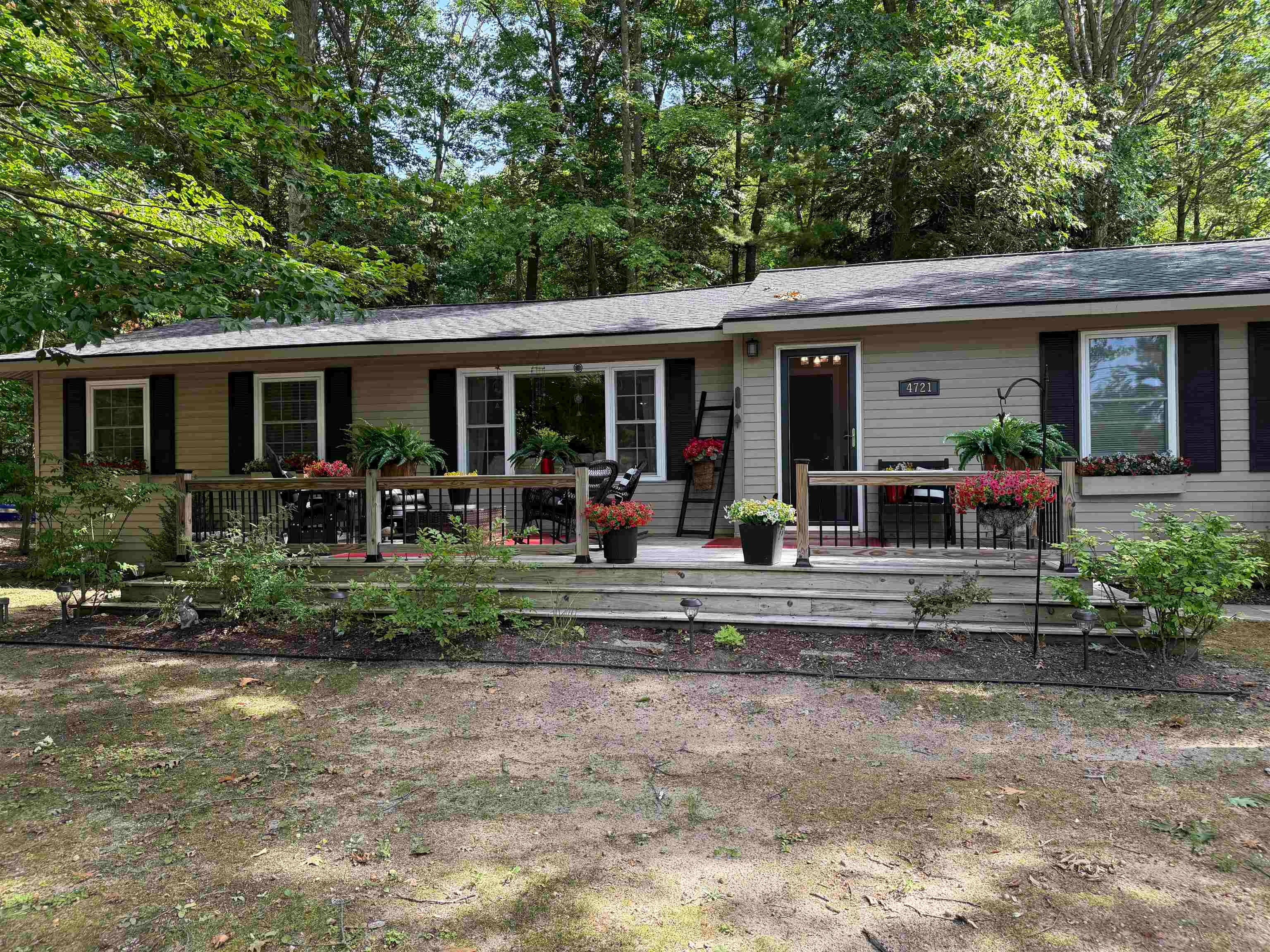 4721 E Sanford Lake Drive — photo