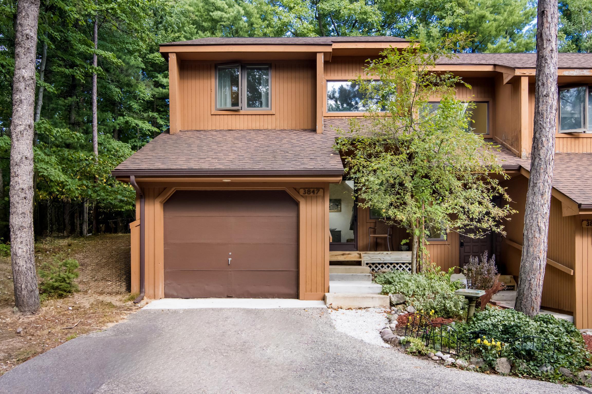 3847 Sherwood Forest Drive — photo
