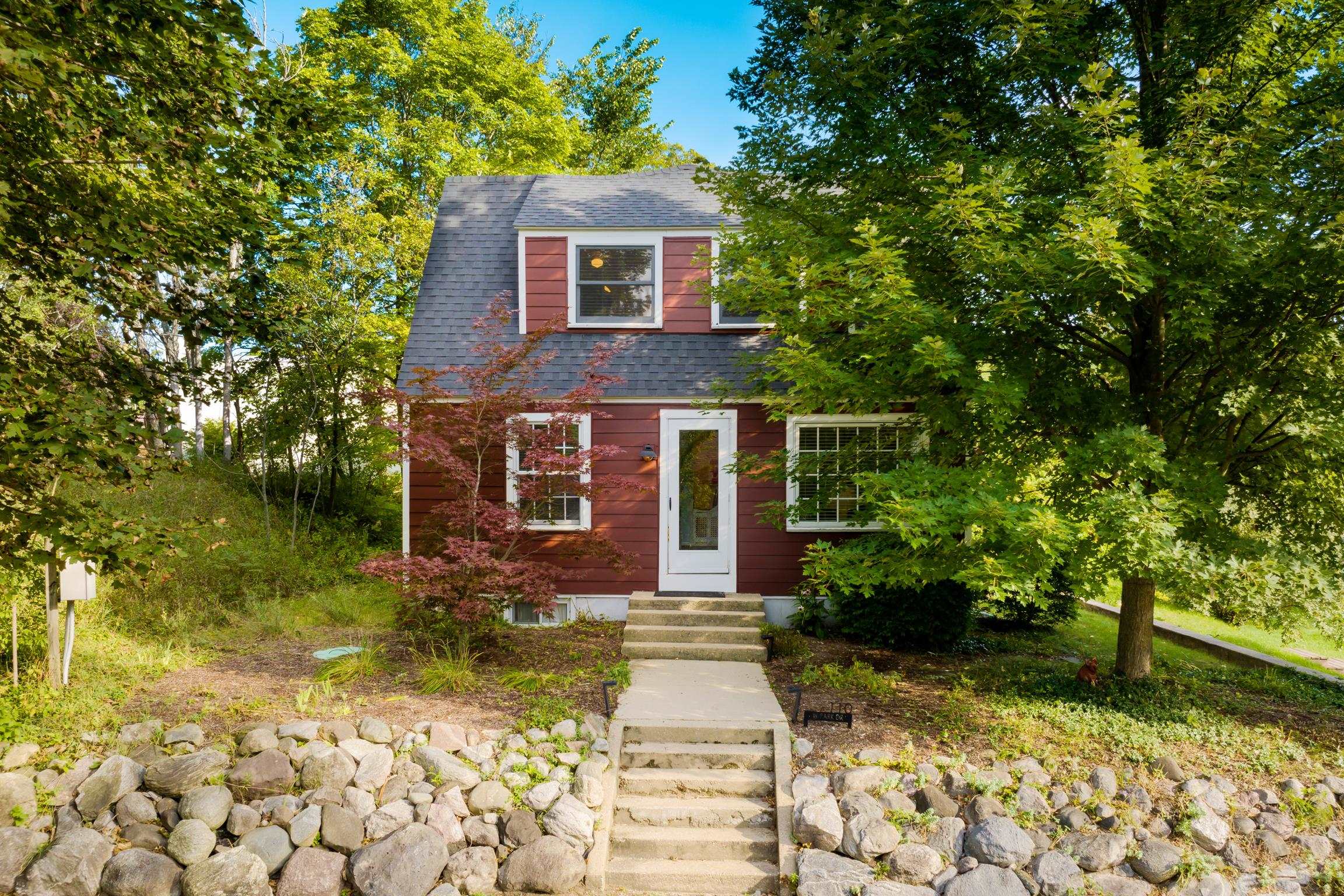 110 W Park Dr — photo