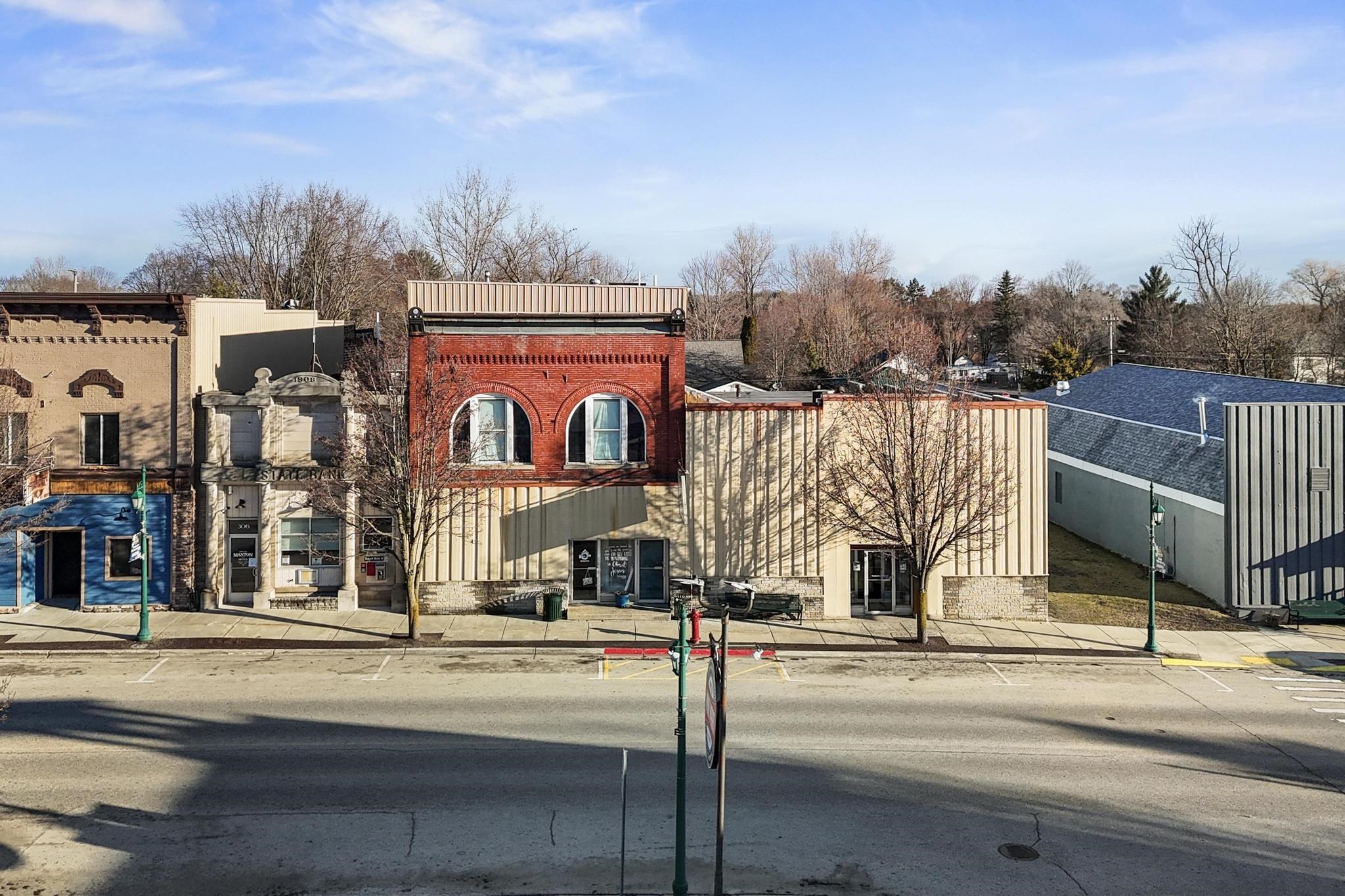 304 W Main — photo