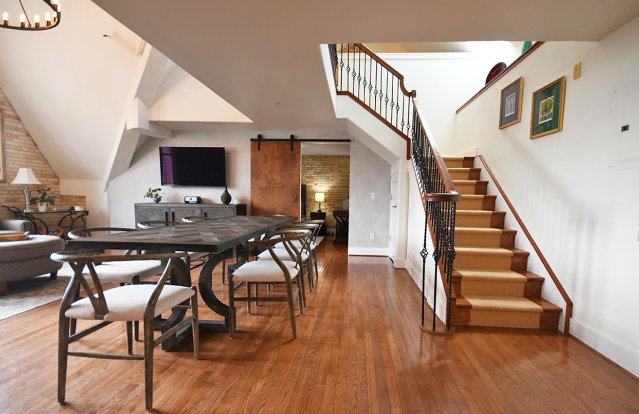 810 Cottageview Dr — photo